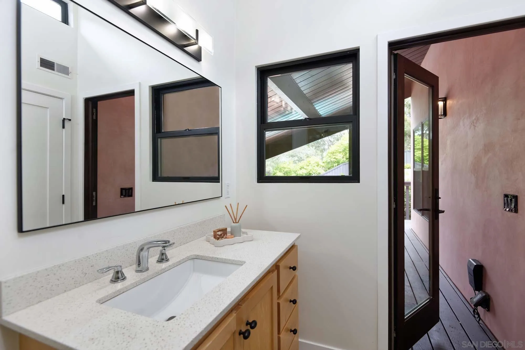 https://cdn.realtyfeed.com/cdn/127/260013683/18332b8370dbb7ca634167d2664f10d5.webp