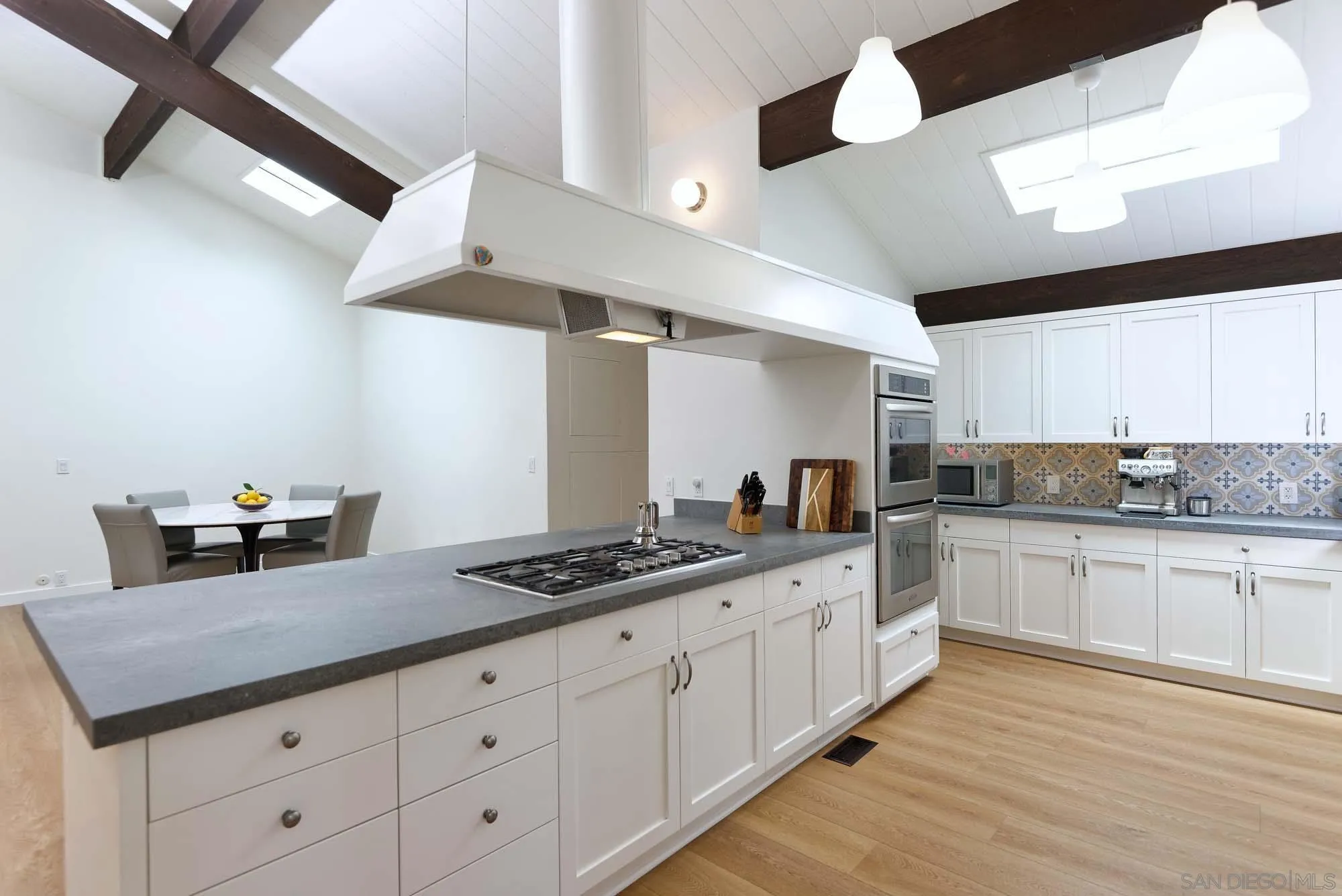 https://cdn.realtyfeed.com/cdn/127/260013683/220dc5c5aa38ca6e0a551ecbe4df2522.webp