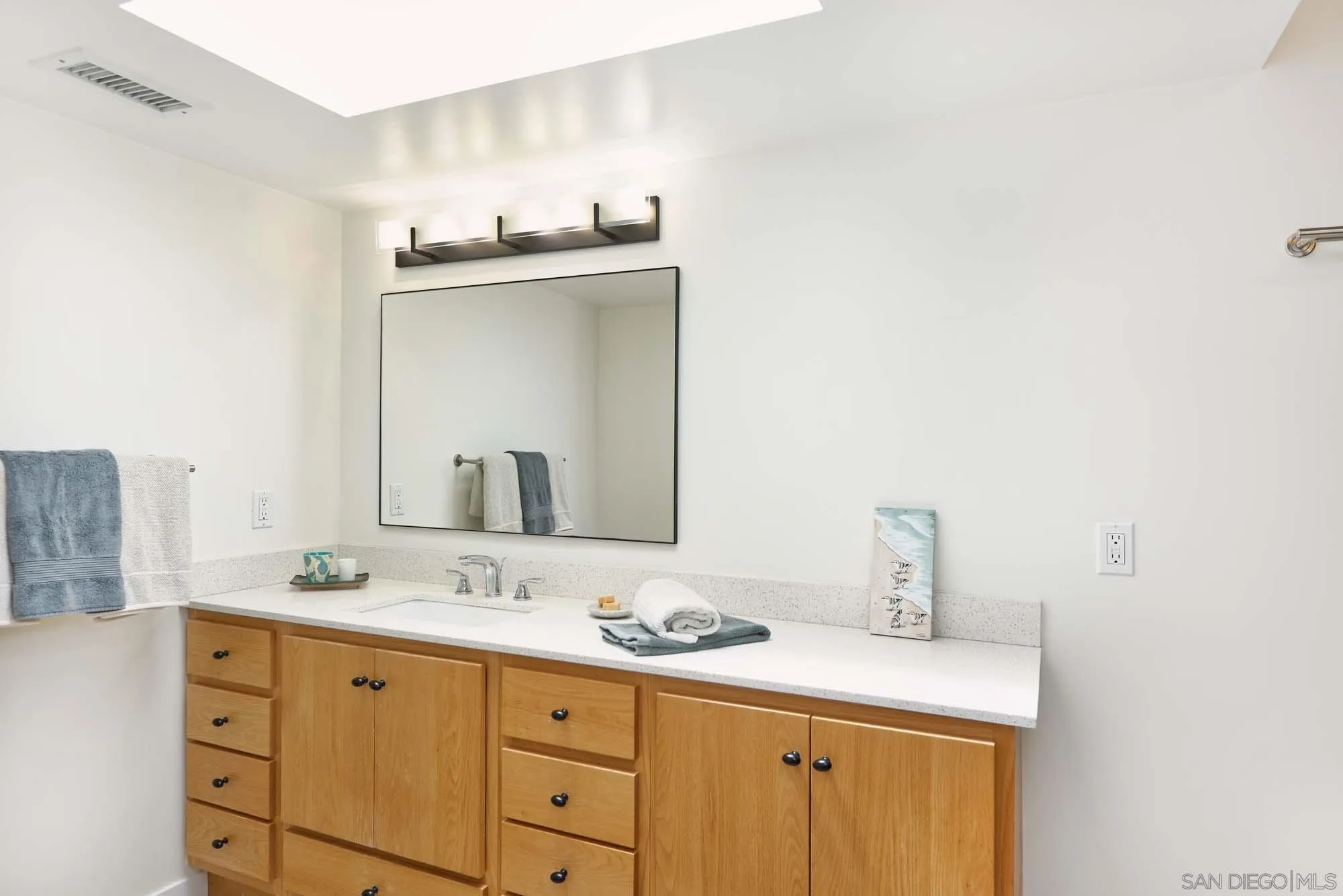 https://cdn.realtyfeed.com/cdn/127/260013683/40bf1b7c95daff134e617e197ffa7ca4.webp
