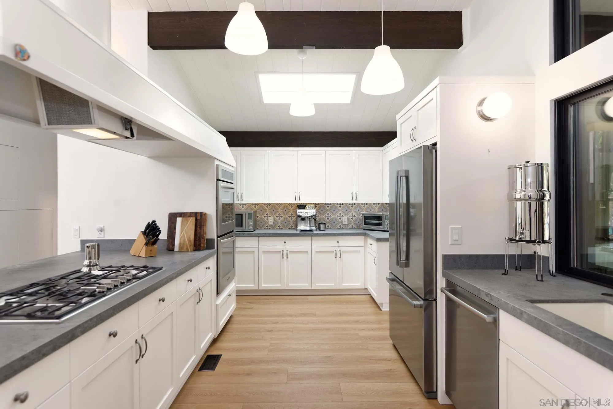 https://cdn.realtyfeed.com/cdn/127/260013683/57382f413d2db8d98cffb982b2e4a079.webp