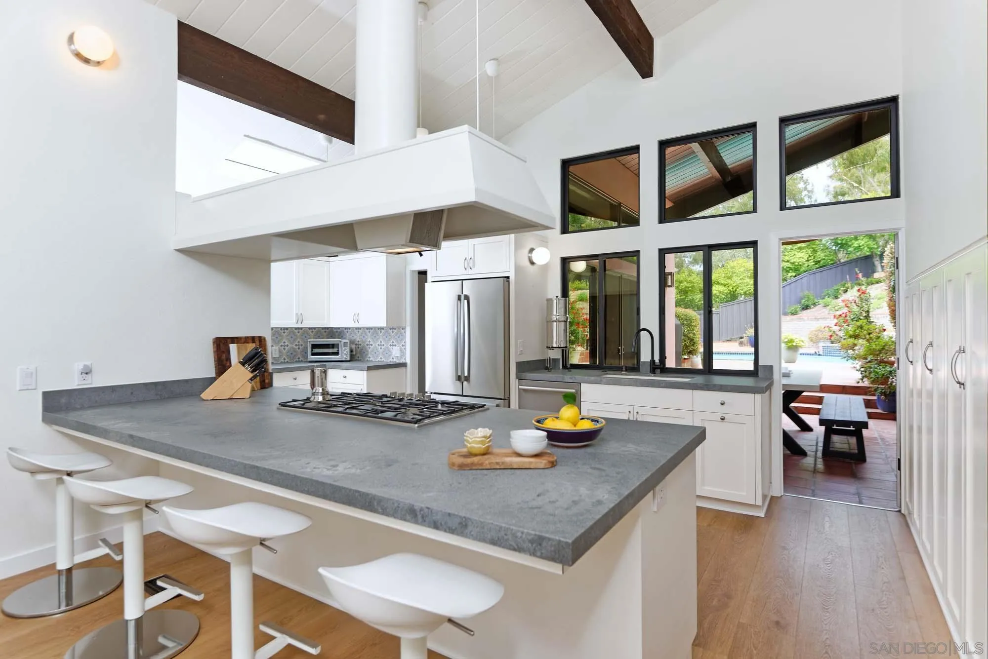 https://cdn.realtyfeed.com/cdn/127/260013683/66a5f2fe5cf42dbf17591254925625de.webp