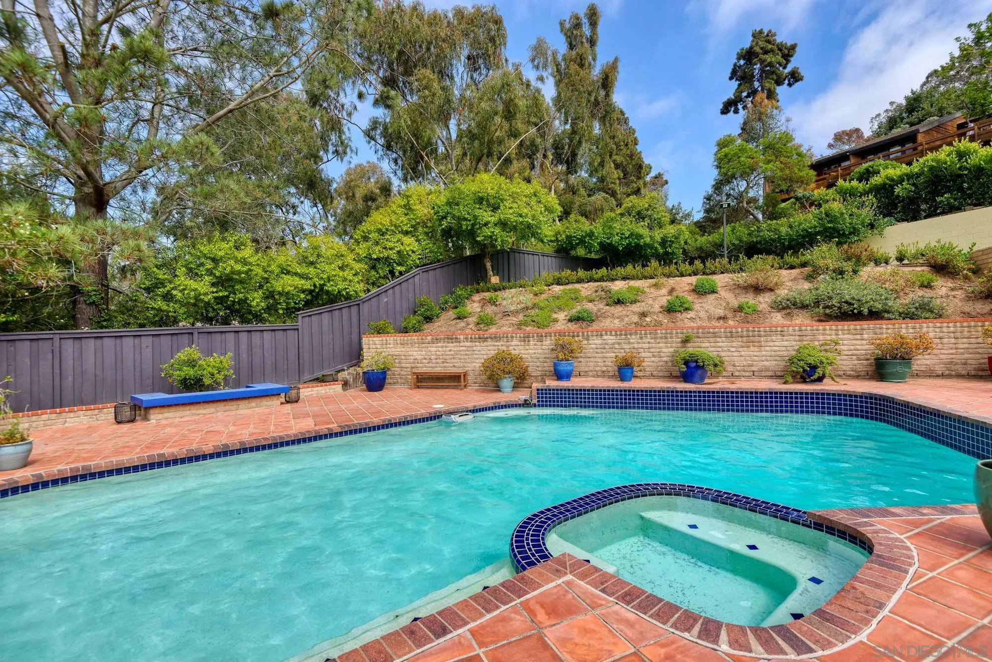 https://cdn.realtyfeed.com/cdn/127/260013683/b9c1110a74f0f74243605c4e77ea86cc.webp