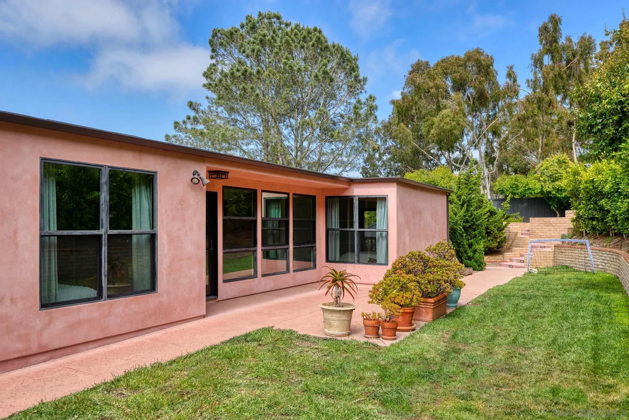 https://cdn.realtyfeed.com/cdn/127/260013683/c8069e1b2aa470dd29ee05a865a2d8fd.webp