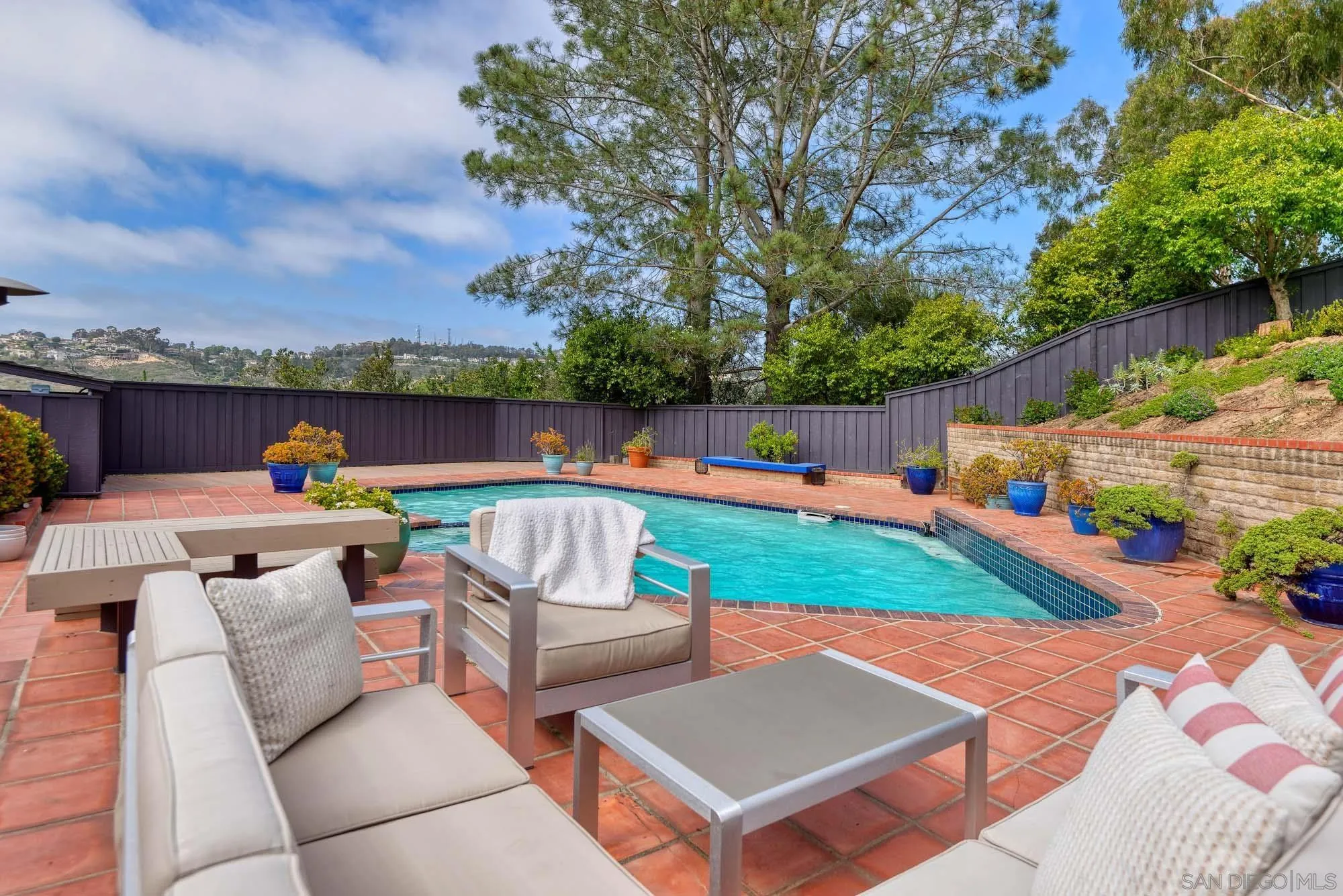 https://cdn.realtyfeed.com/cdn/127/260013683/ffe61ebbafc1dafeb06a2033518f99b0.webp