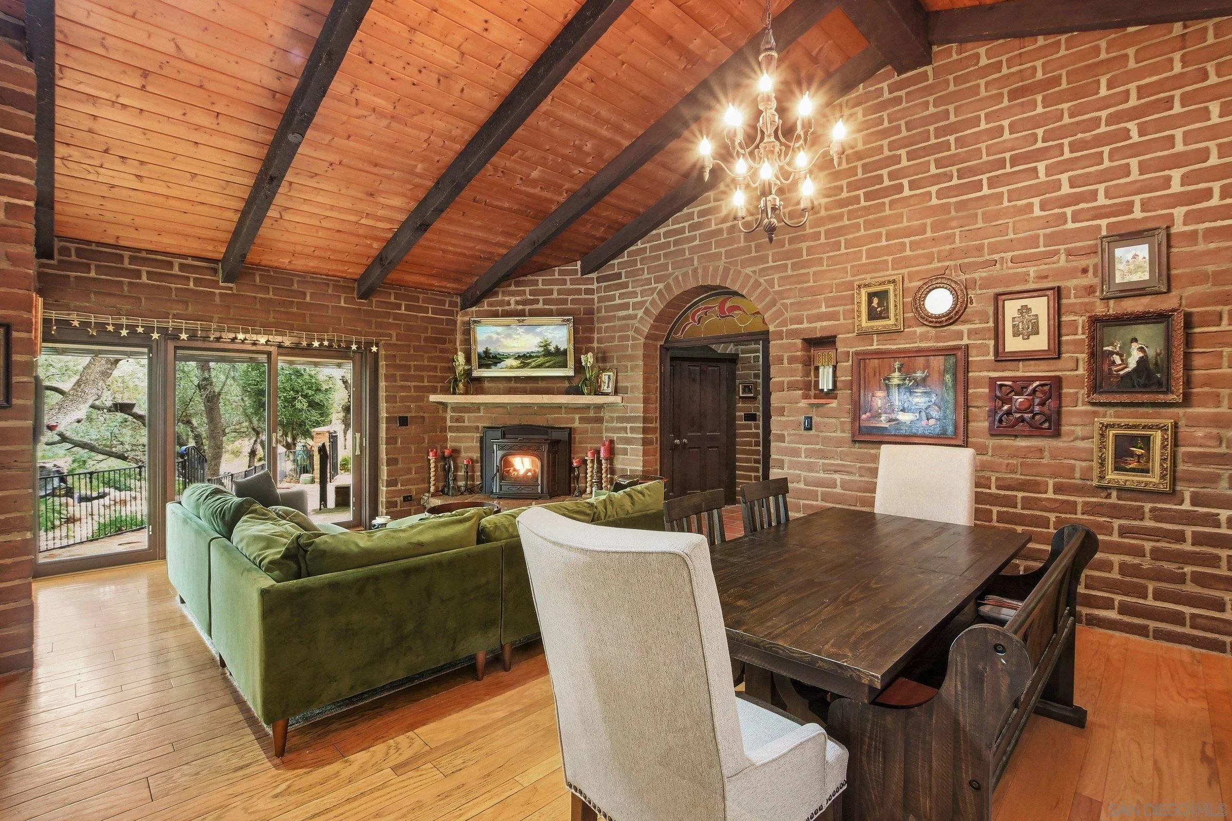 https://cdn.realtyfeed.com/cdn/127/260013687/035d67eb40198ba963a521d7e56e03b9.webp