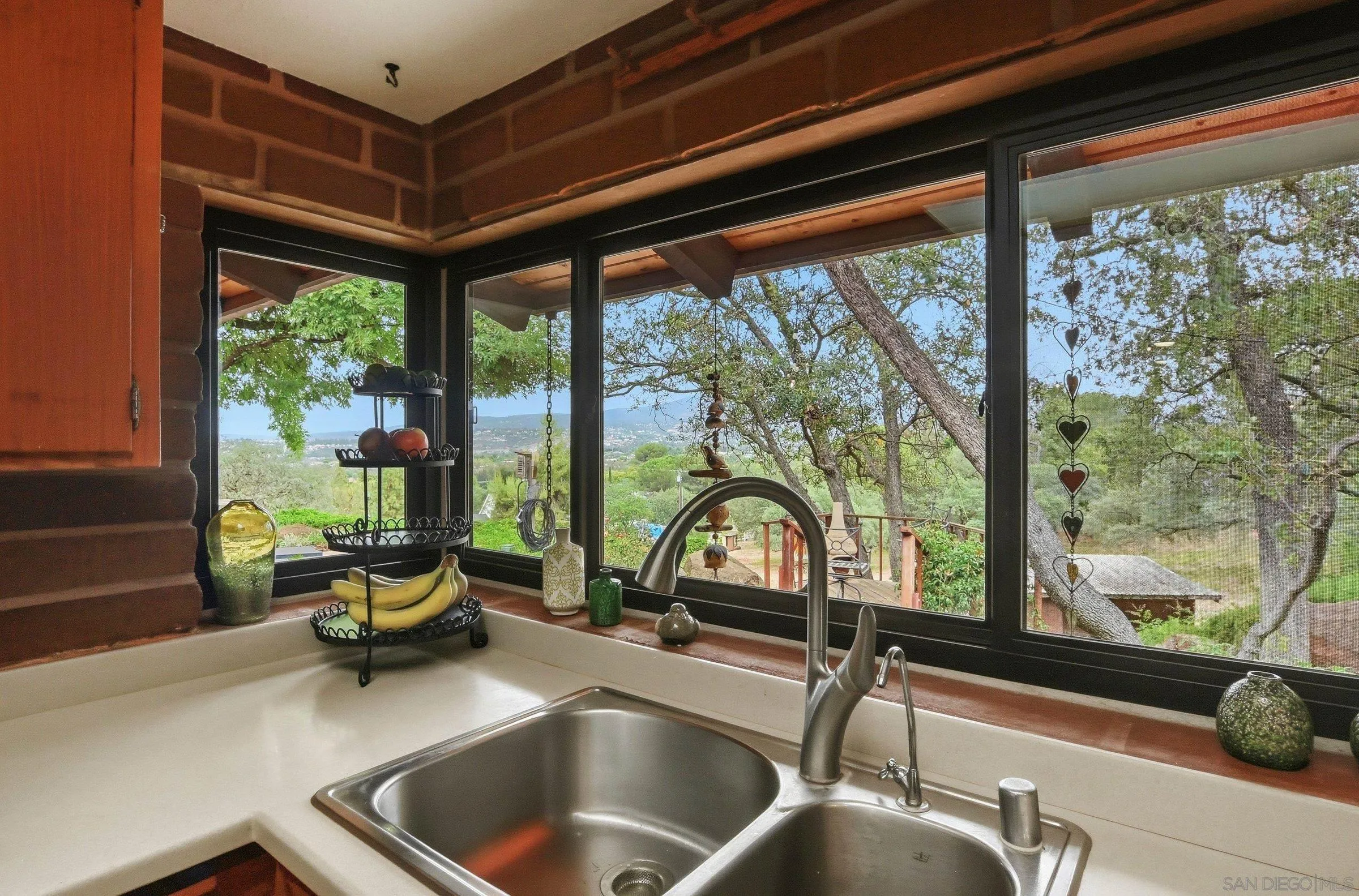 https://cdn.realtyfeed.com/cdn/127/260013687/17d2d39afed207e8c8b42234d23d6466.webp