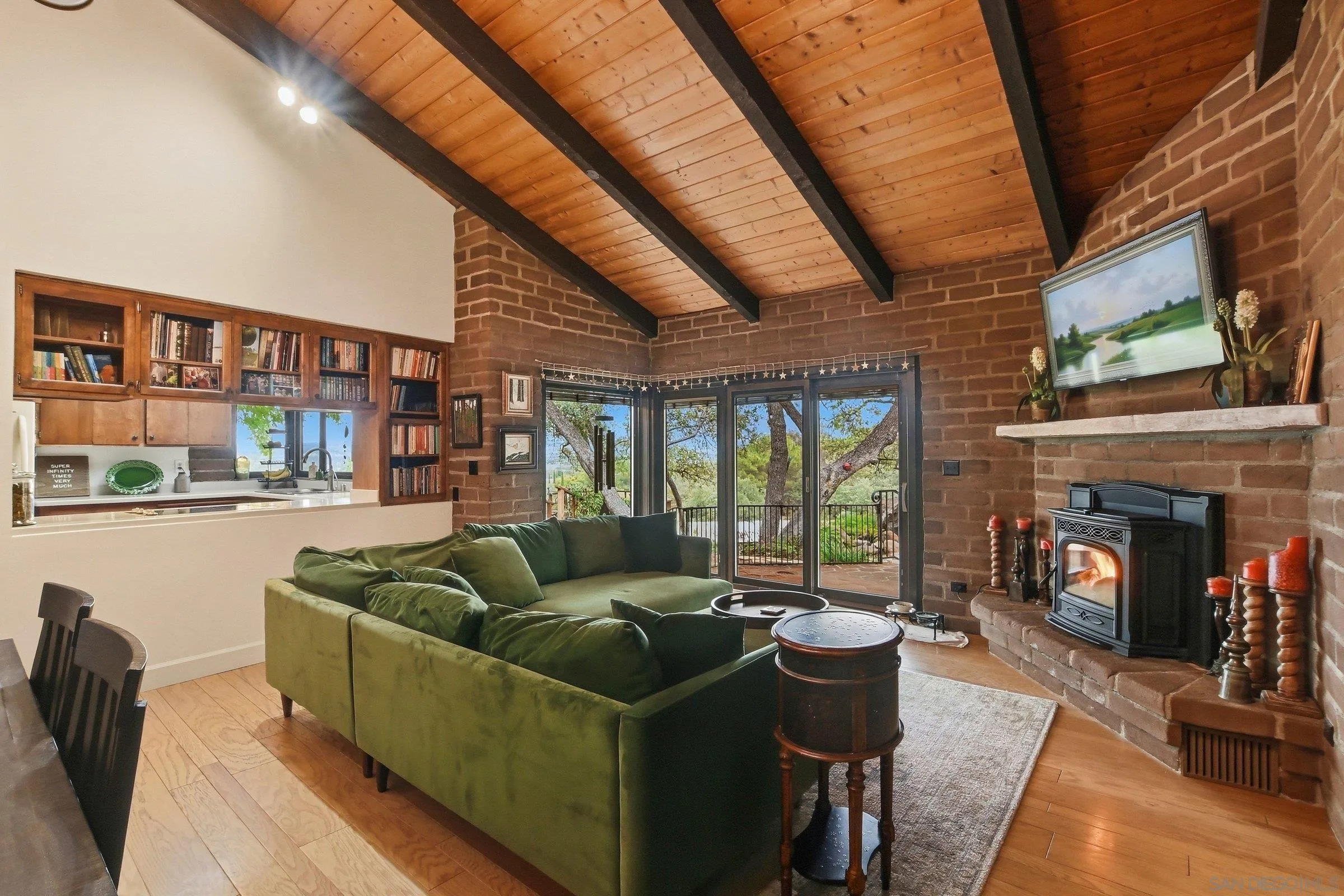 https://cdn.realtyfeed.com/cdn/127/260013687/35d94d6facd1edad0eb5f78f5e886424.webp