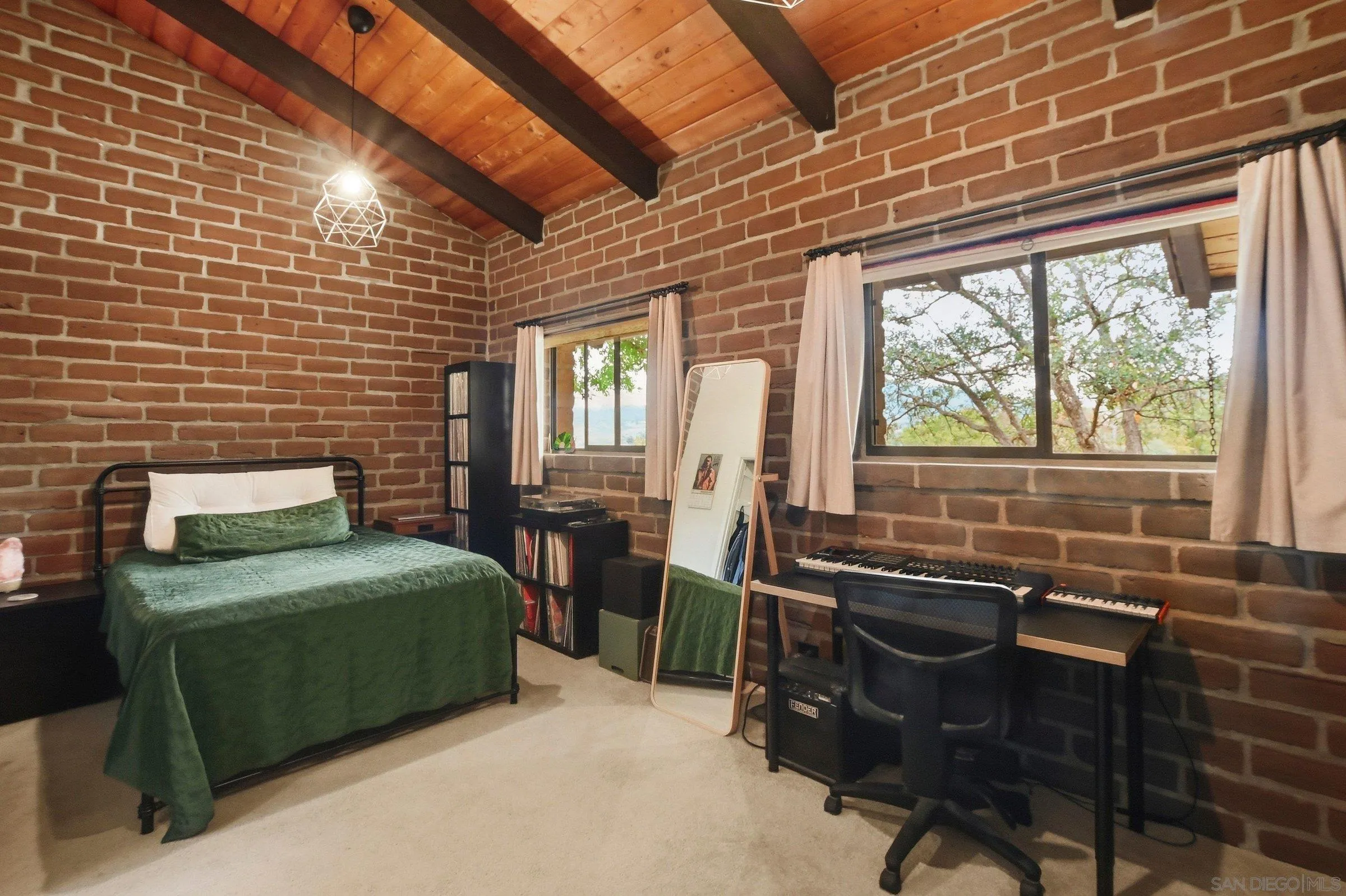 https://cdn.realtyfeed.com/cdn/127/260013687/3c2527a9b6d2182cc8af586b8513f582.webp