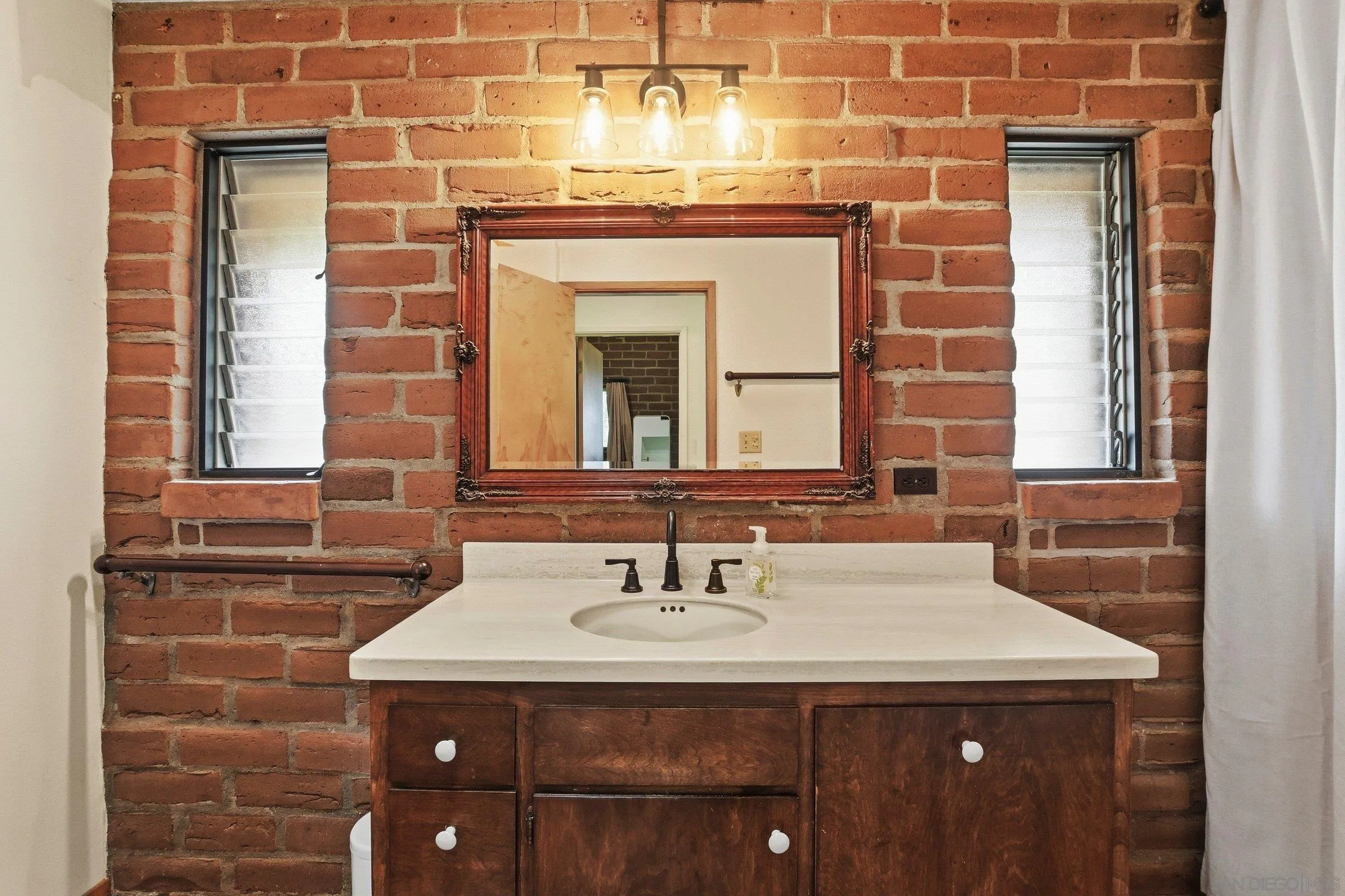https://cdn.realtyfeed.com/cdn/127/260013687/50941015906c67f58bf490aca6458eb9.webp