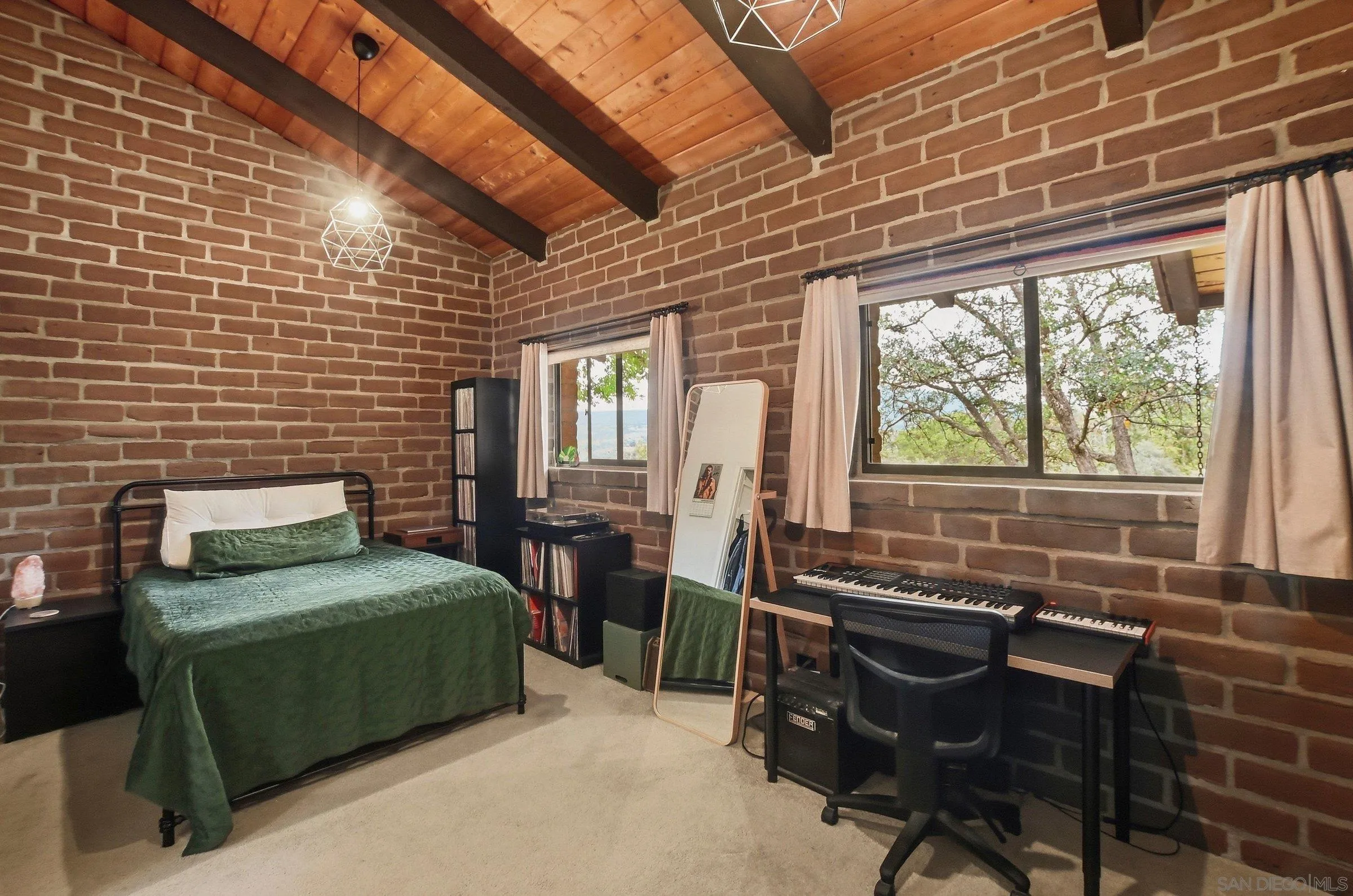 https://cdn.realtyfeed.com/cdn/127/260013687/bae21d92752da41ae5bde4f2839f3d67.webp