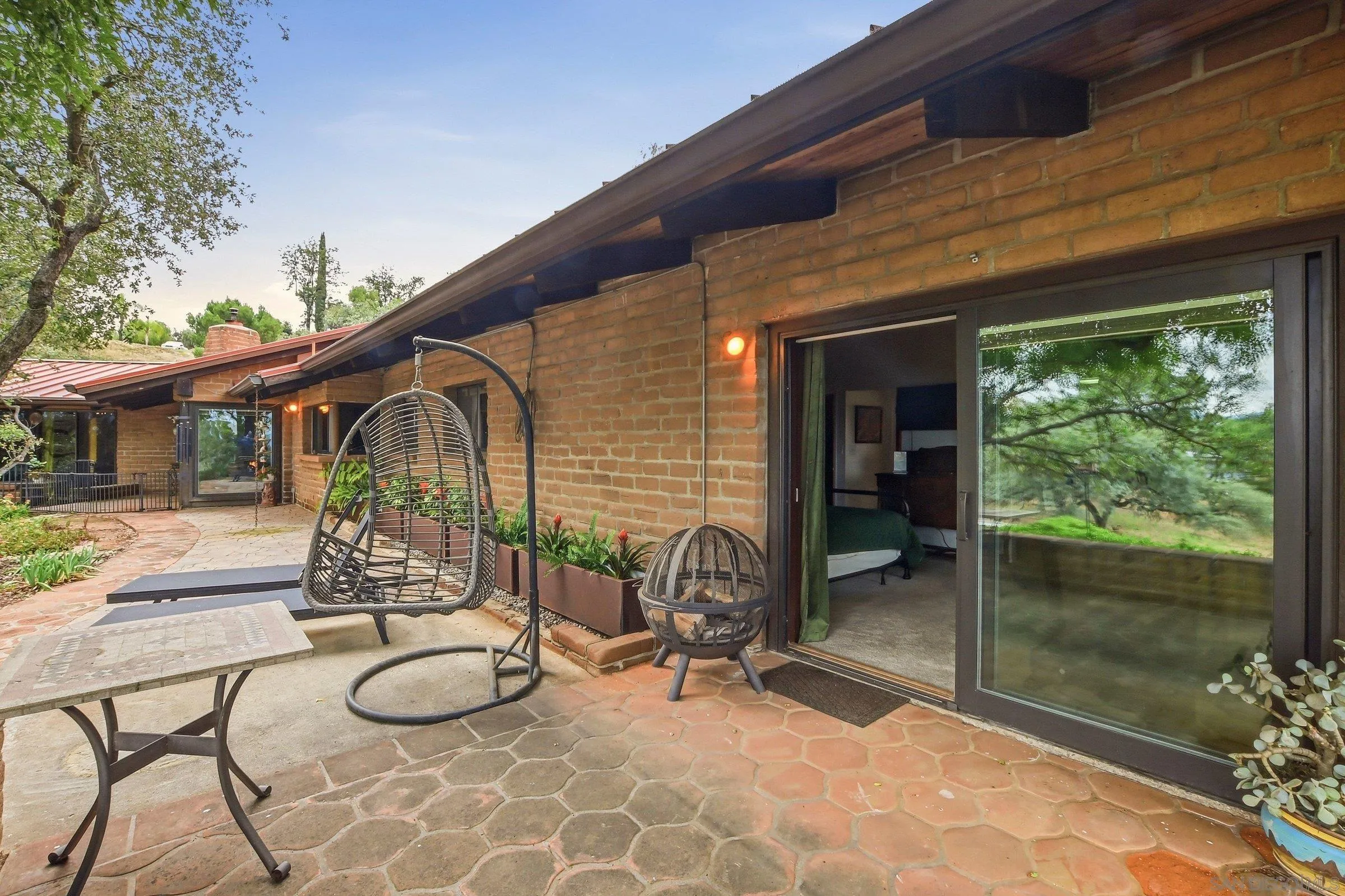 https://cdn.realtyfeed.com/cdn/127/260013687/f4df7ee4e5106ef237c73711435b3add.webp