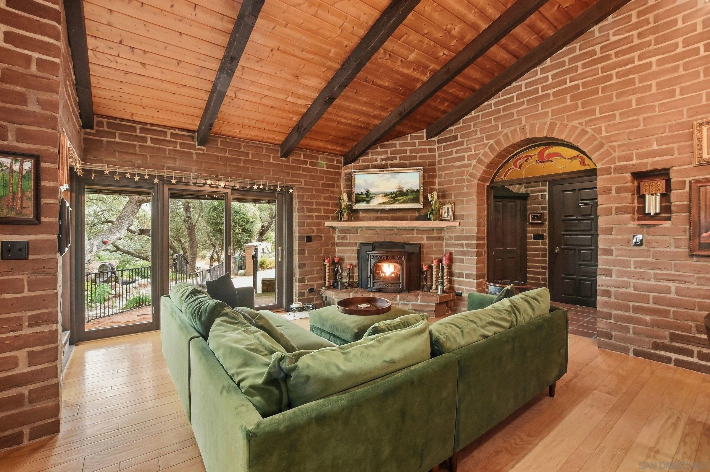 https://cdn.realtyfeed.com/cdn/127/260013687/fa825bda0b8d7c8d57407449c099ebbf.webp