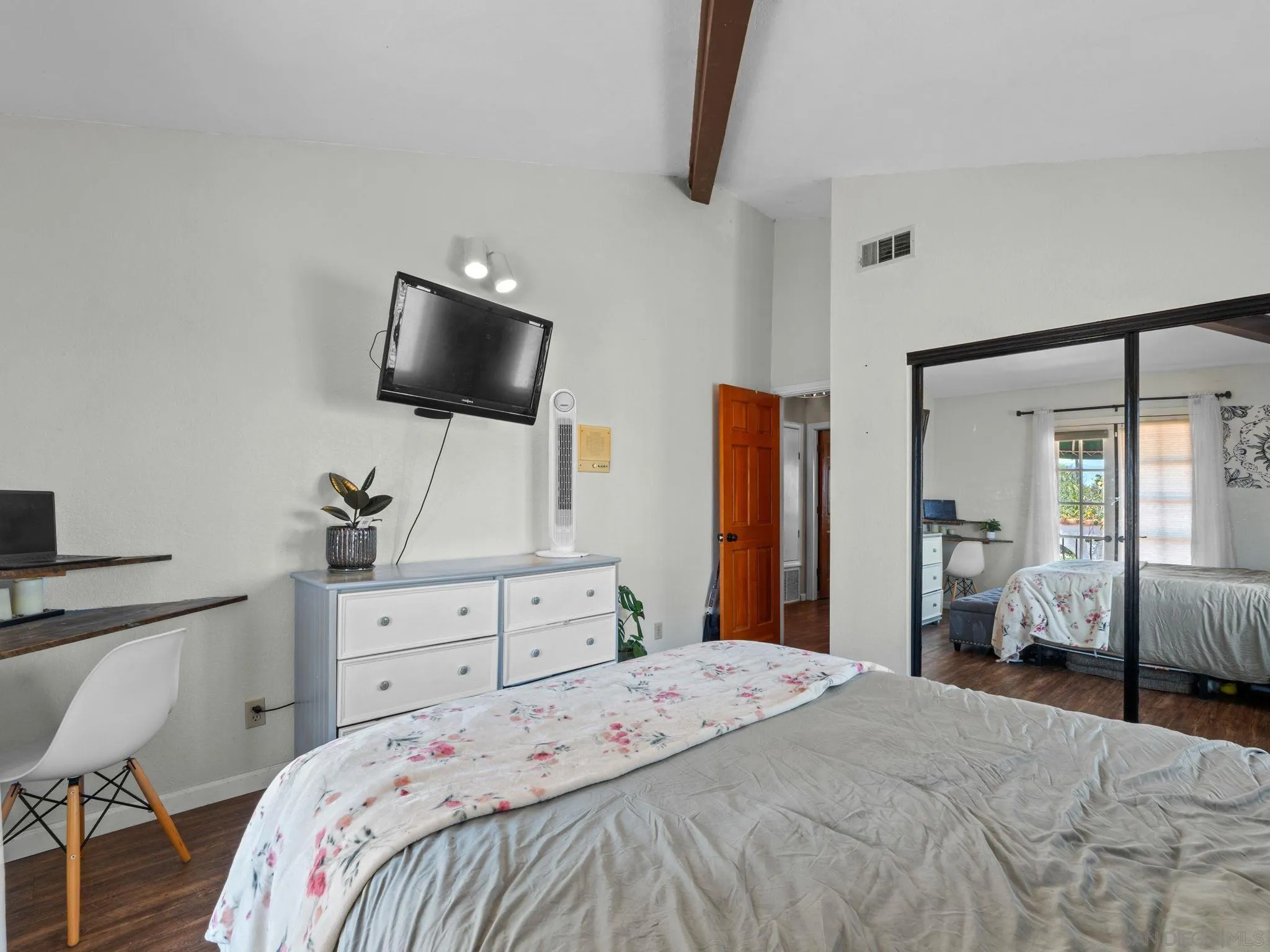 https://cdn.realtyfeed.com/cdn/127/260013688/090e8c69a743f32f95cd40a9976a0509.webp