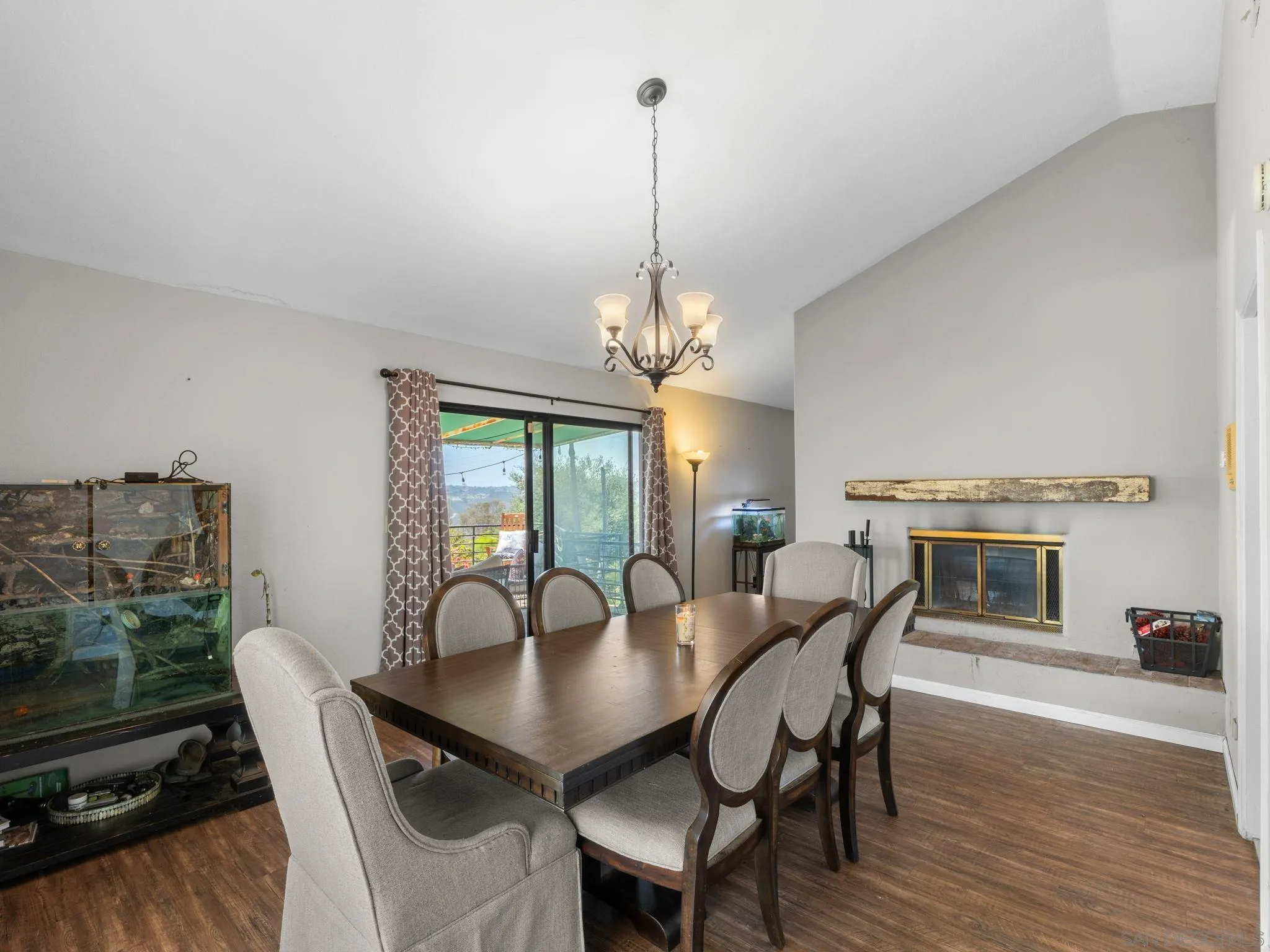 https://cdn.realtyfeed.com/cdn/127/260013688/10382762352069517a416c2525638855.webp