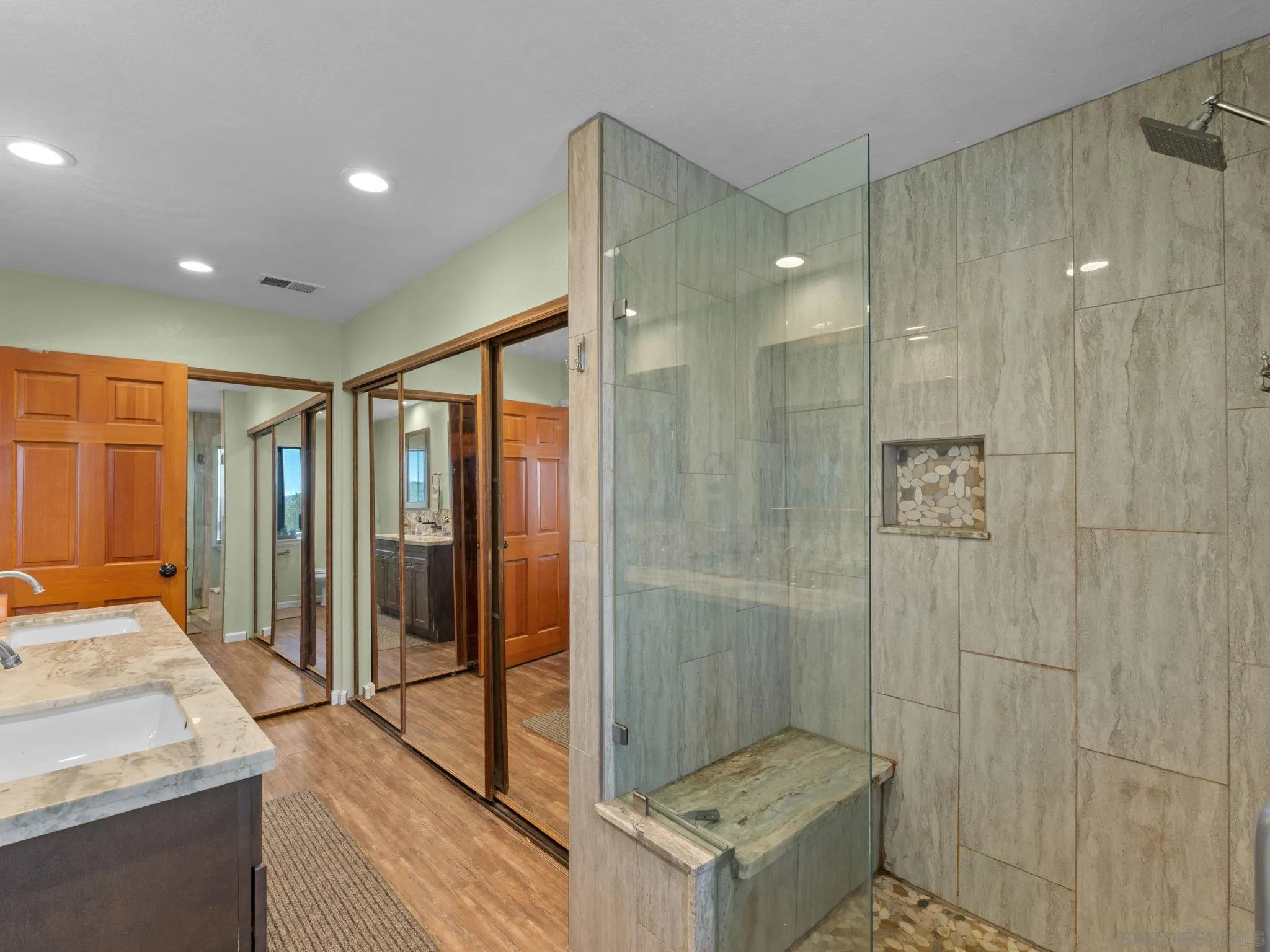 https://cdn.realtyfeed.com/cdn/127/260013688/26a8dd43895ec3b94fab1e1e8395c67d.webp