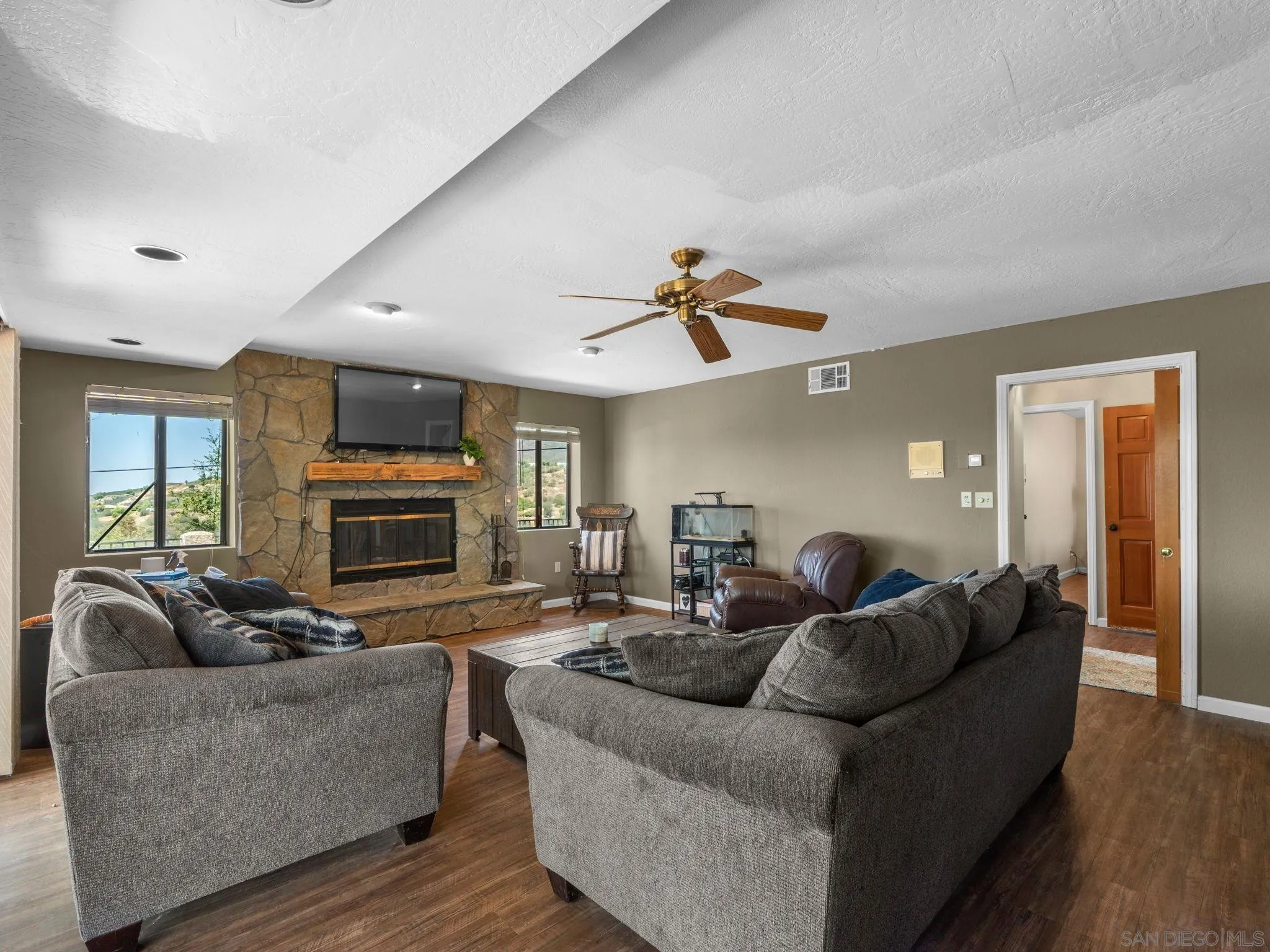 https://cdn.realtyfeed.com/cdn/127/260013688/729e529844ad39d938691de1981a537c.webp