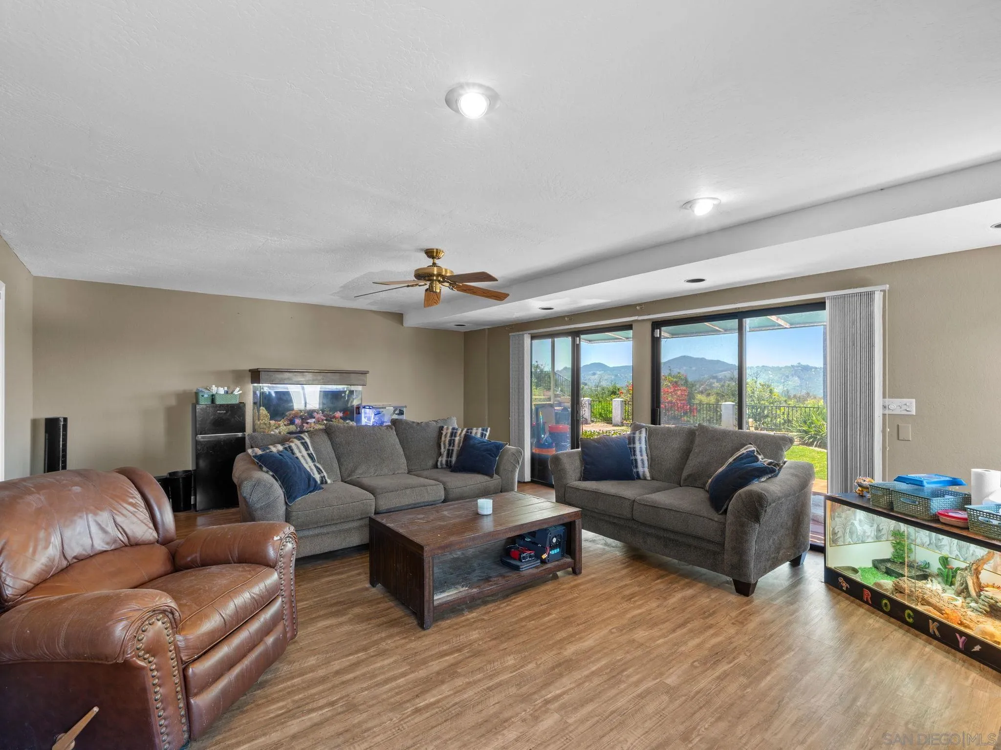 https://cdn.realtyfeed.com/cdn/127/260013688/d4197d6739535006c8edbb2aa7db5c47.webp