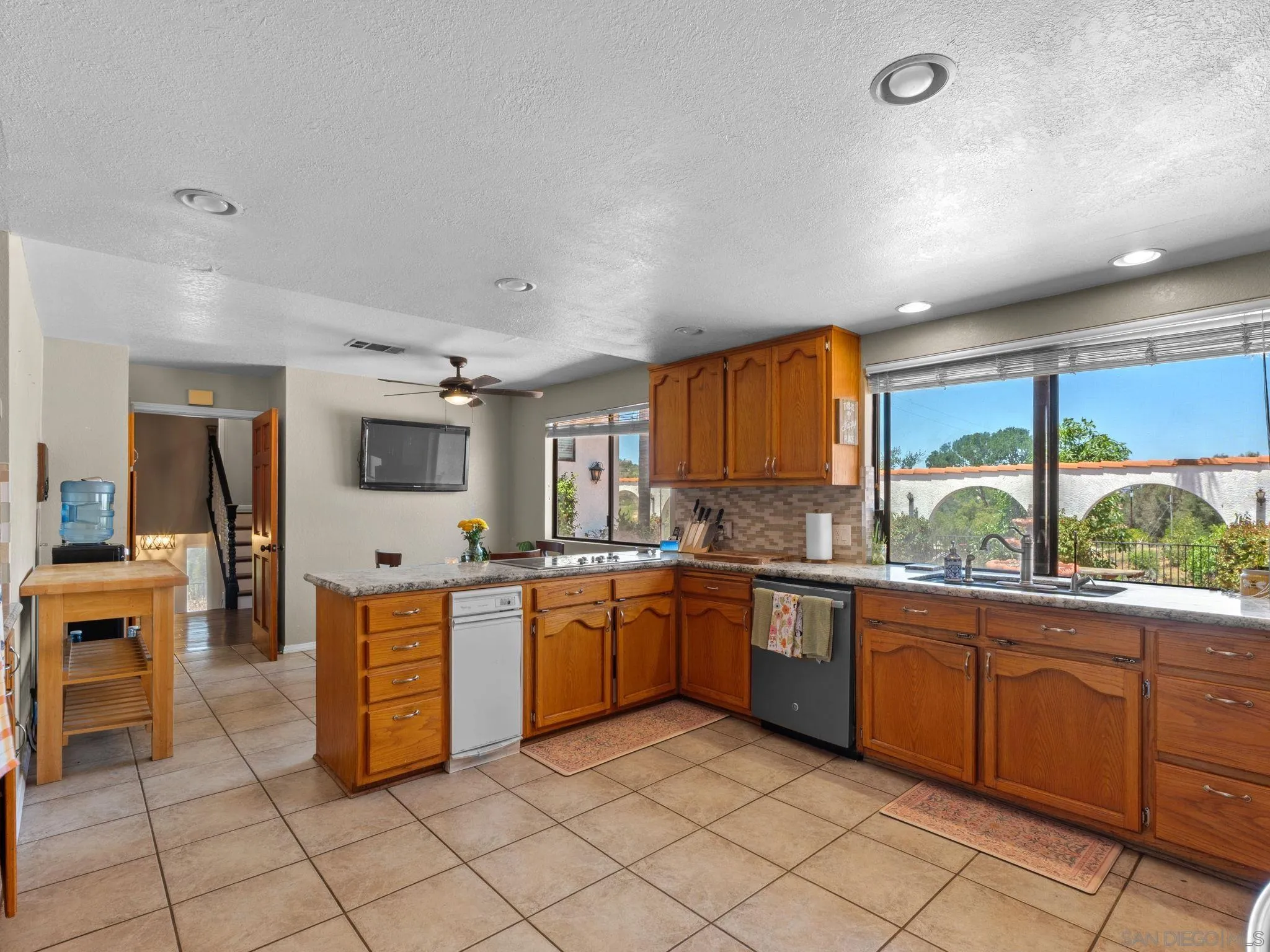 https://cdn.realtyfeed.com/cdn/127/260013688/da23600652485d587c8a5c978501344d.webp