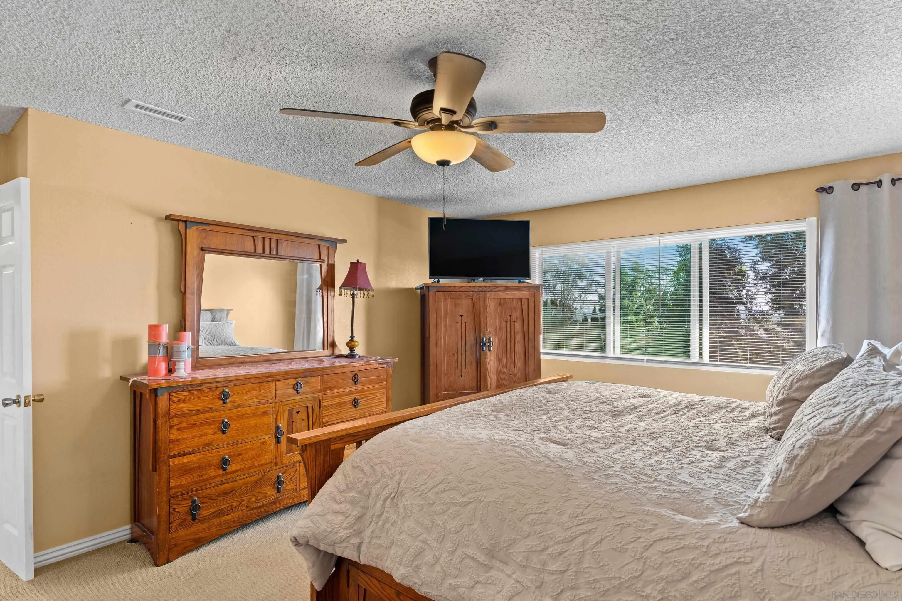 https://cdn.realtyfeed.com/cdn/127/260013692/6ff1d1532becf45af2c1e4f645569fc4.webp