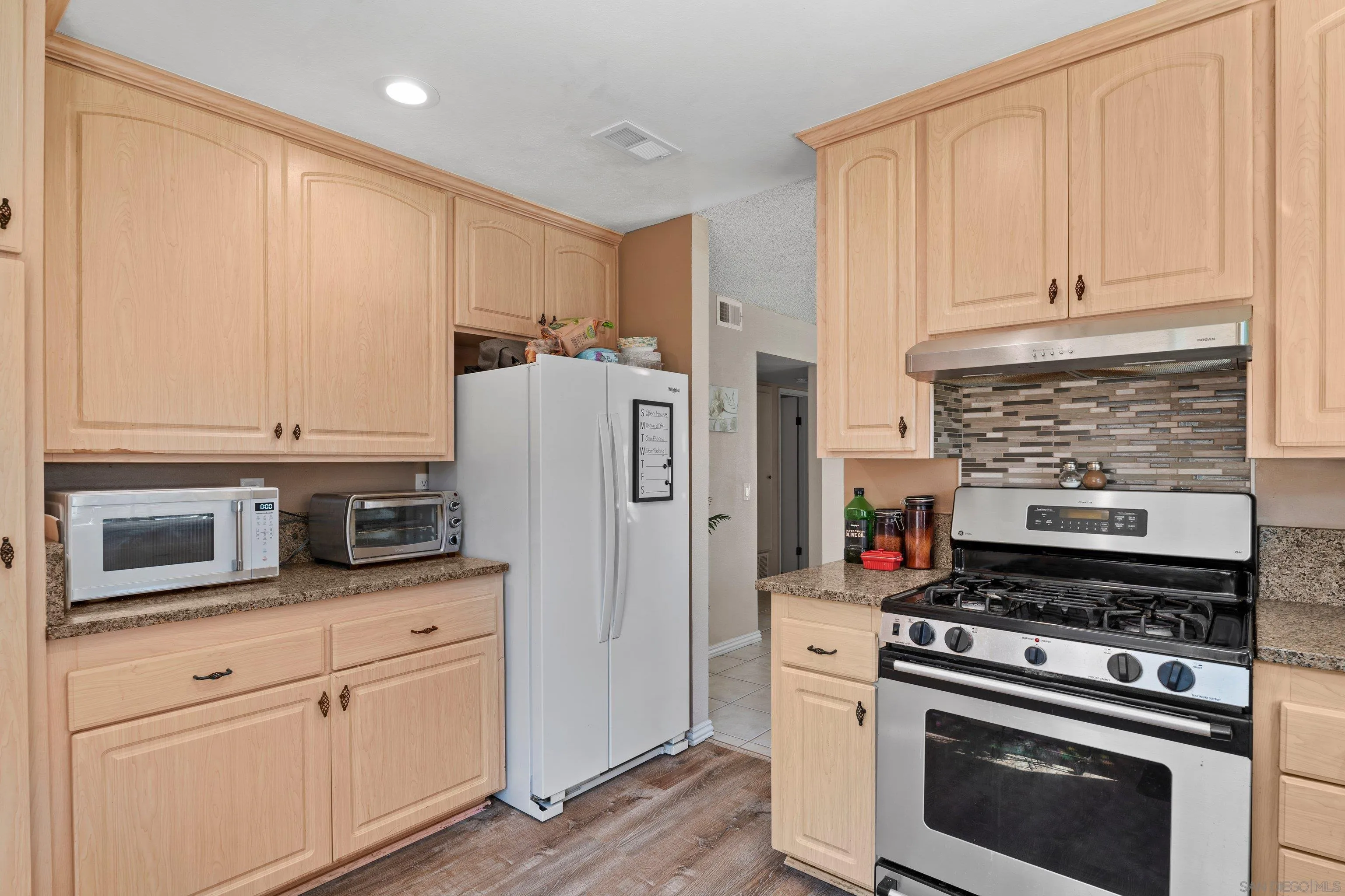 https://cdn.realtyfeed.com/cdn/127/260013692/7b0e2cdd9678fc3f20ed0cafaf70a9fc.webp