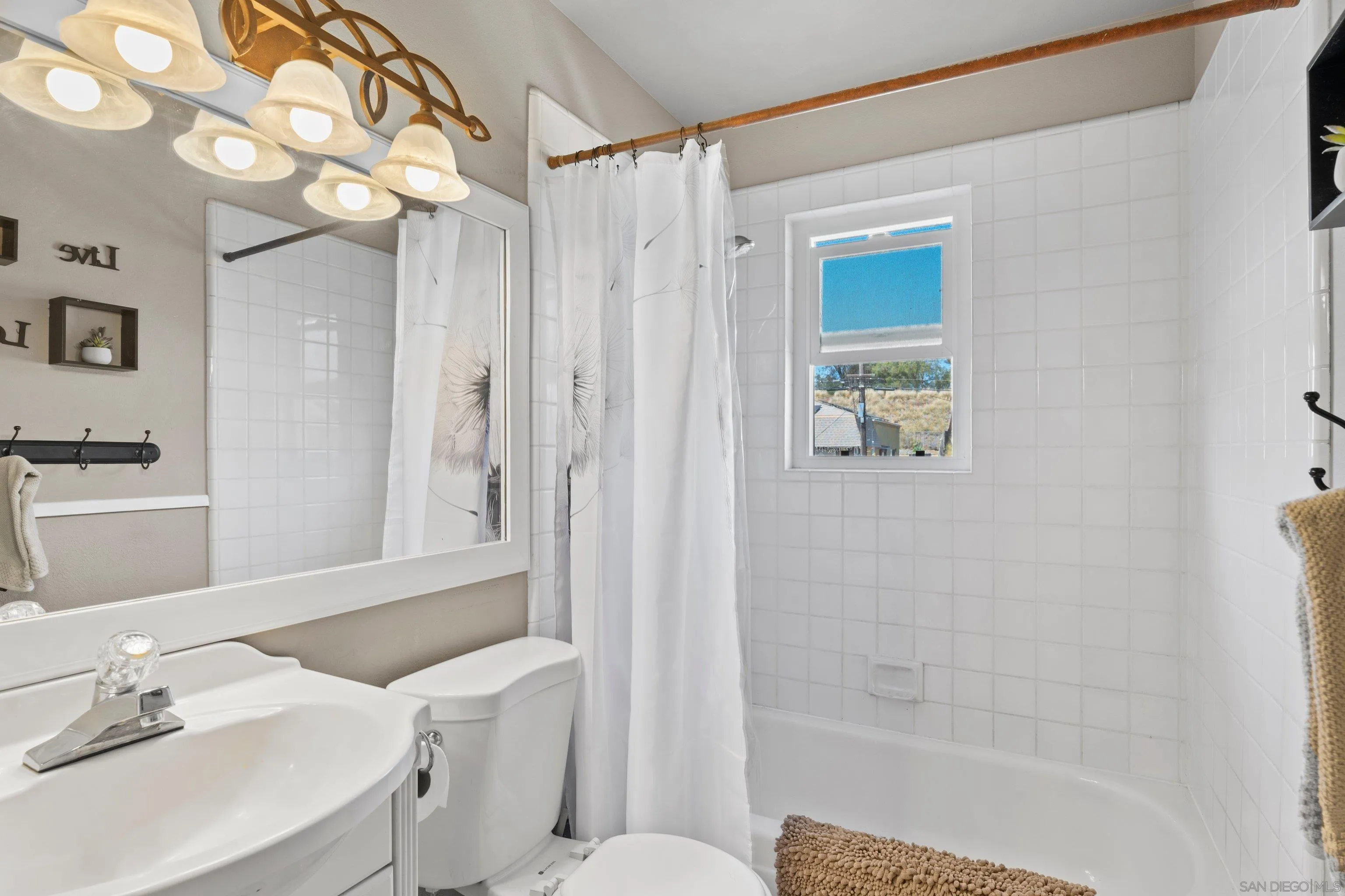 https://cdn.realtyfeed.com/cdn/127/260013692/e6a4069f48450c94a0b1ccf96090843c.webp
