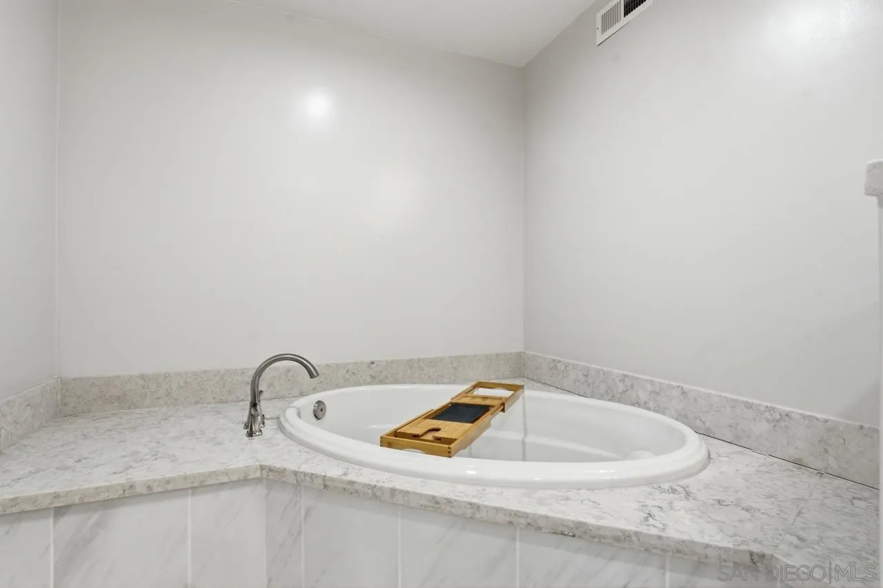 https://cdn.realtyfeed.com/cdn/127/260013694/1ed5d100315172fcd760aa67d2c1b360.webp