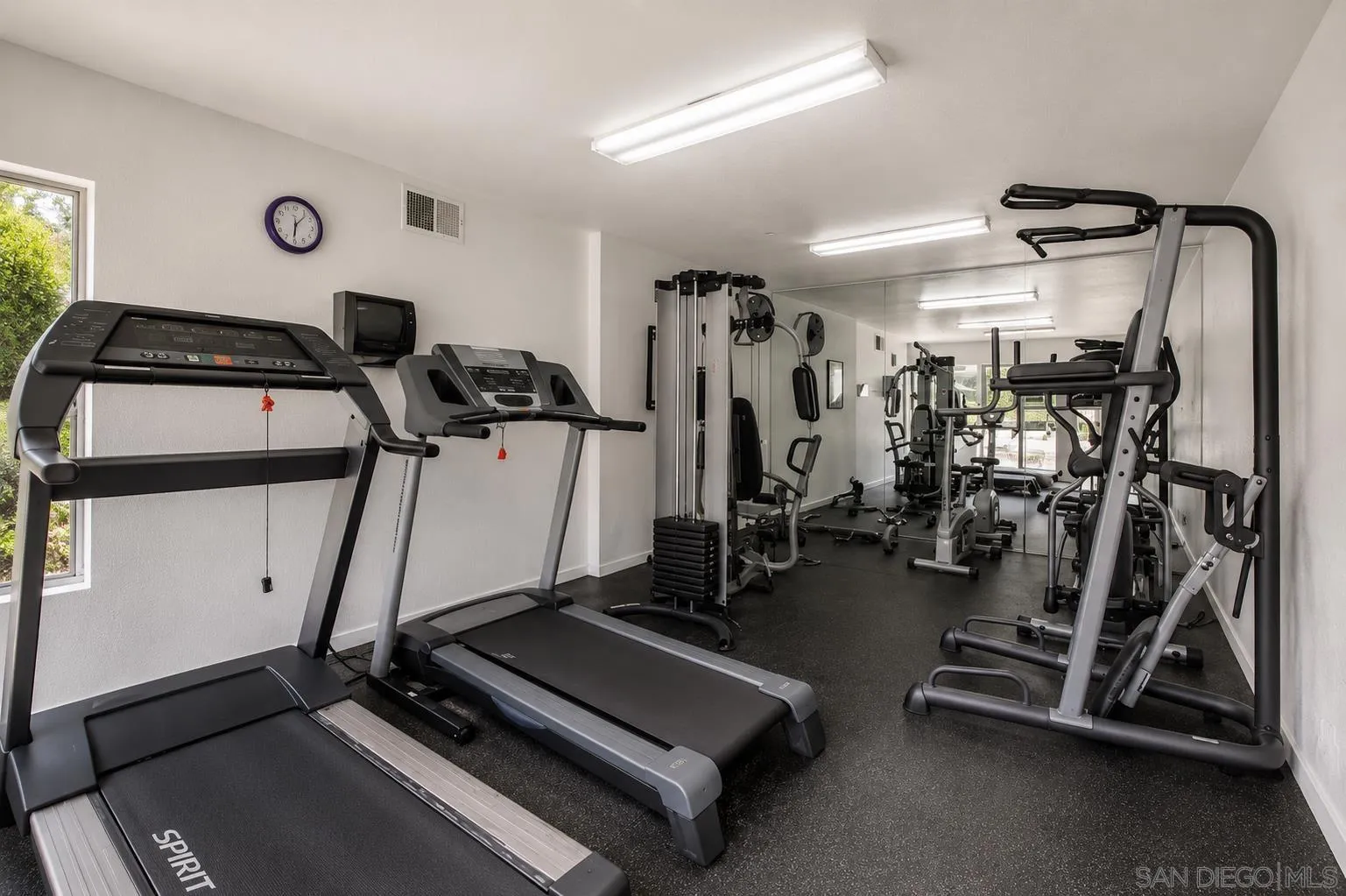 https://cdn.realtyfeed.com/cdn/127/260013694/a6f3ed87726a367d6f7a5aac24242ff2.webp
