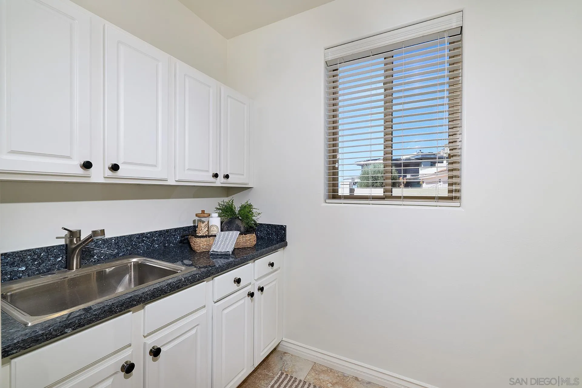 https://cdn.realtyfeed.com/cdn/127/260013695/123000081d1348ef67f28992afb6978f.webp