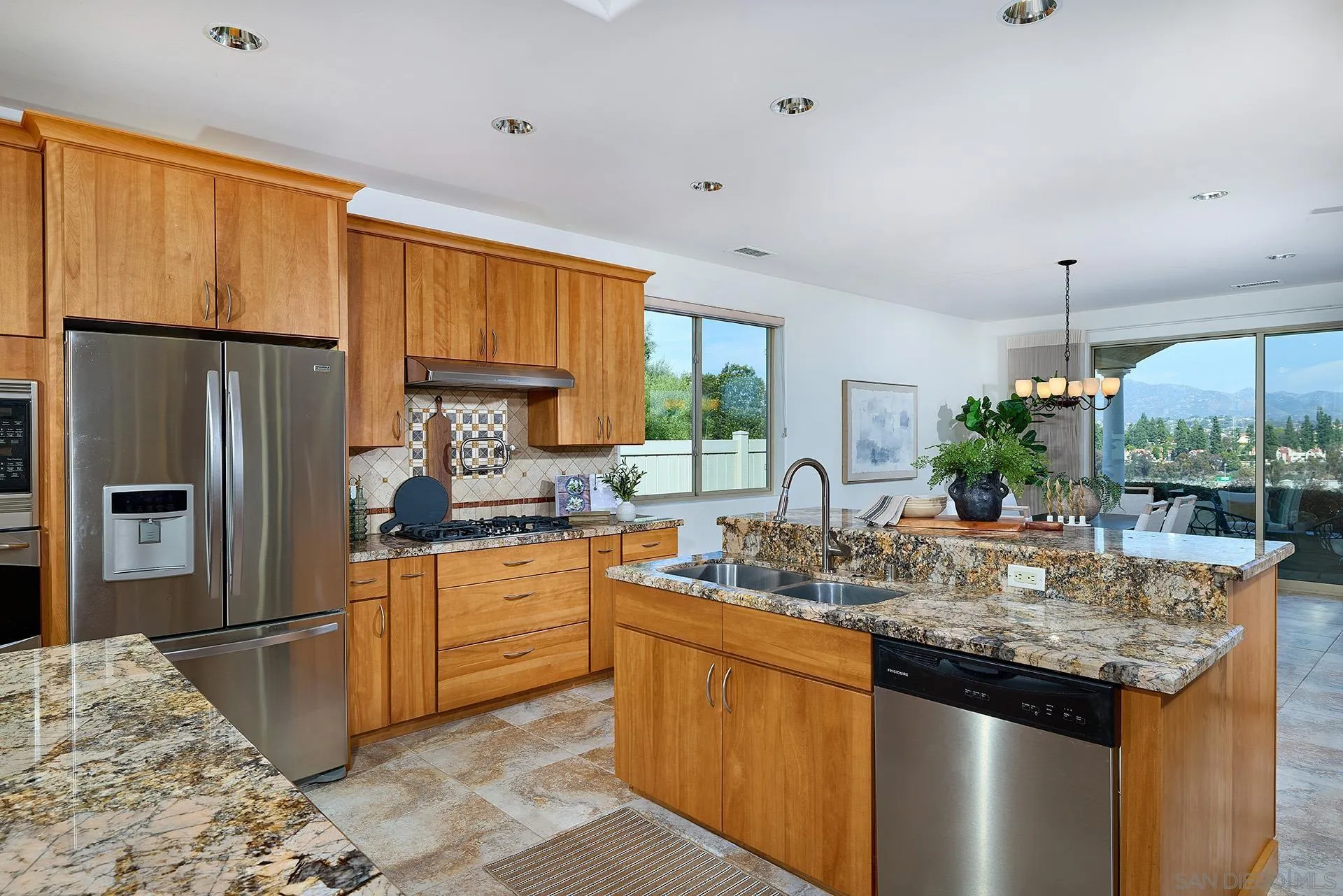 https://cdn.realtyfeed.com/cdn/127/260013695/21eaf45ba37e76b0855716ab4ffd6280.webp