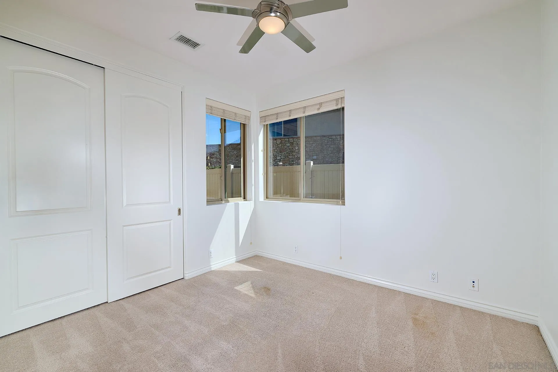 https://cdn.realtyfeed.com/cdn/127/260013695/6adba31e25333e56dd2da37a5e34e481.webp