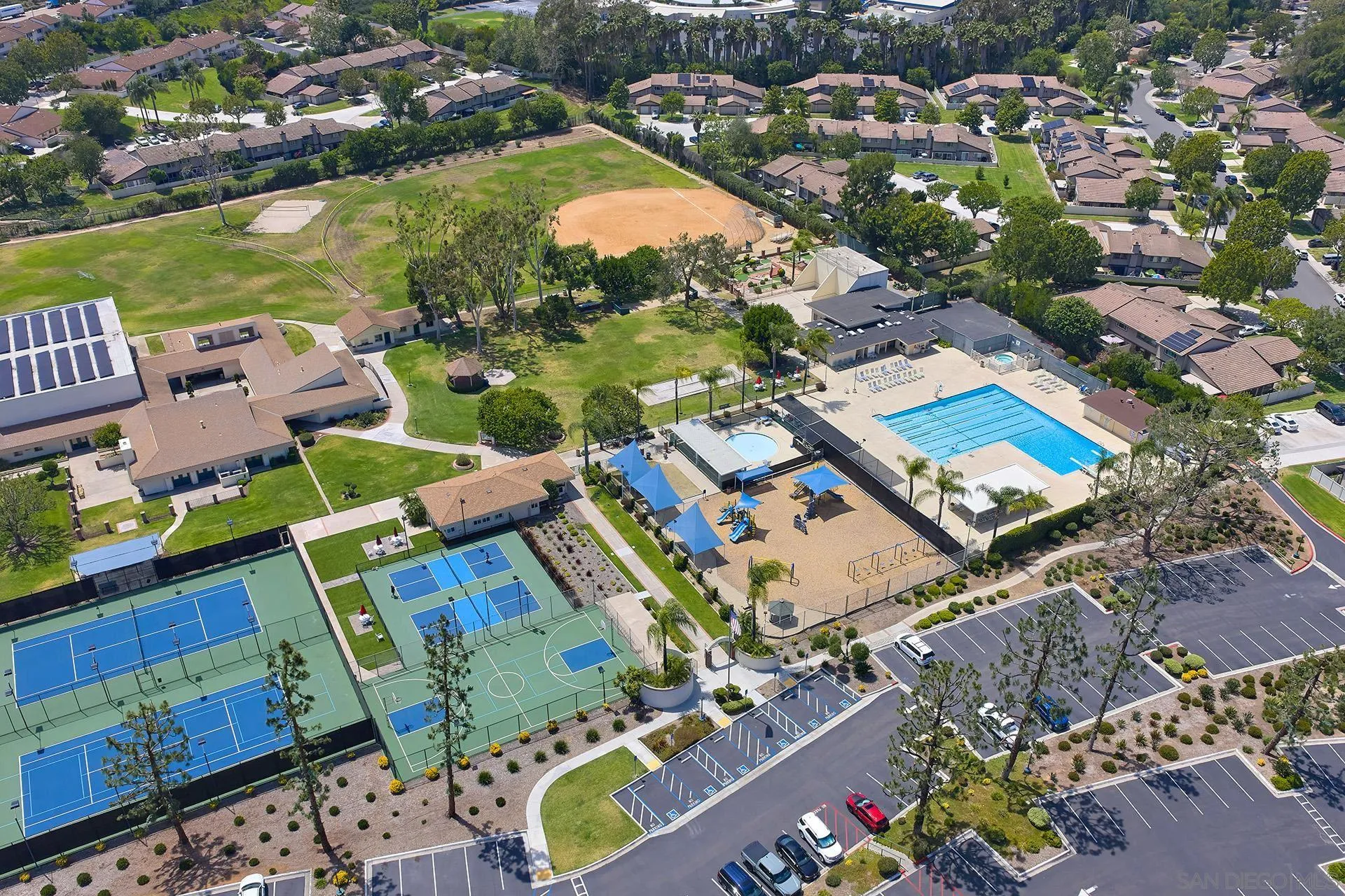 https://cdn.realtyfeed.com/cdn/127/260013695/a99b37c16fd9286c93aa33623001ebf8.webp