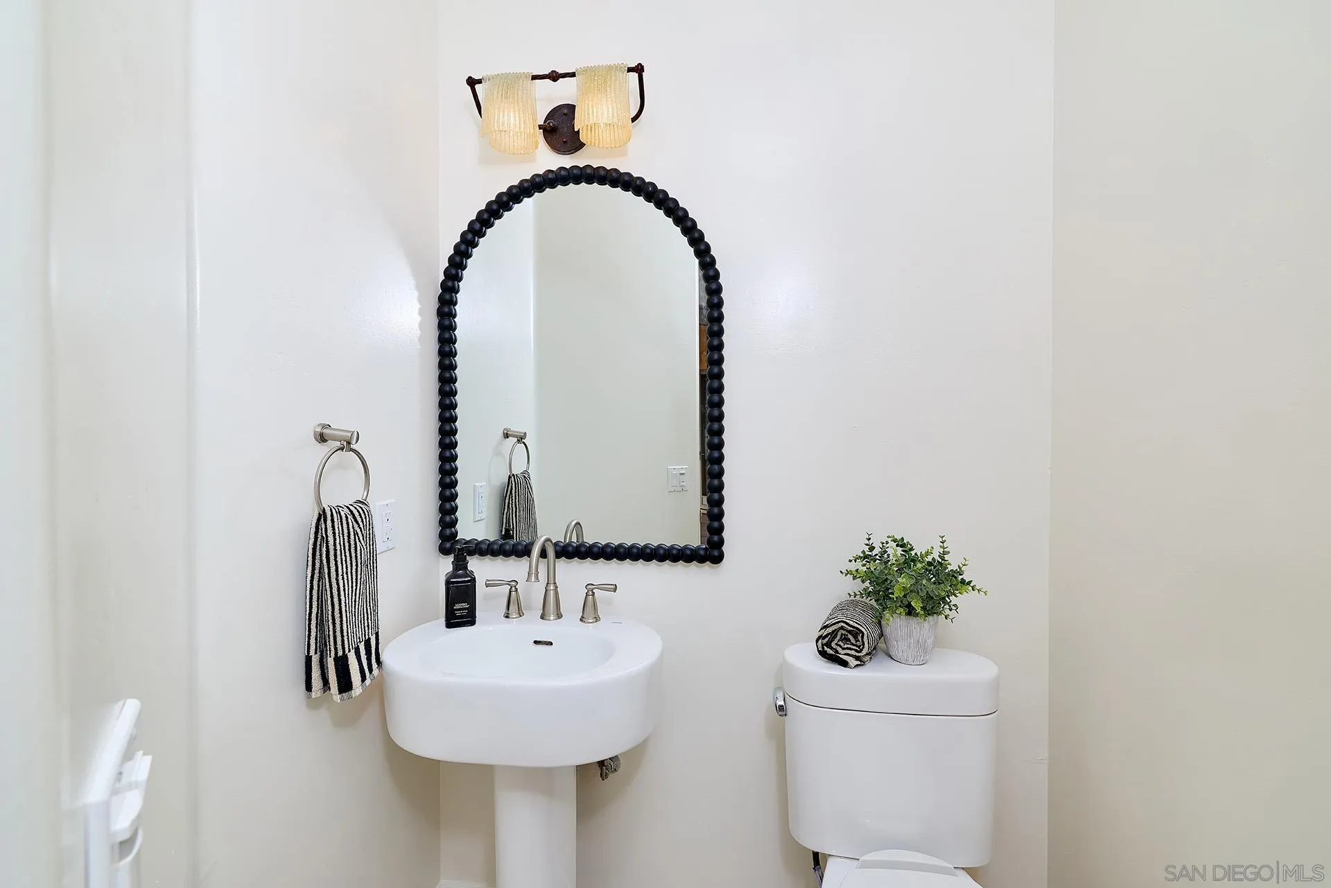 https://cdn.realtyfeed.com/cdn/127/260013695/b58a4965e39b46e0ac3b2629789d03d4.webp