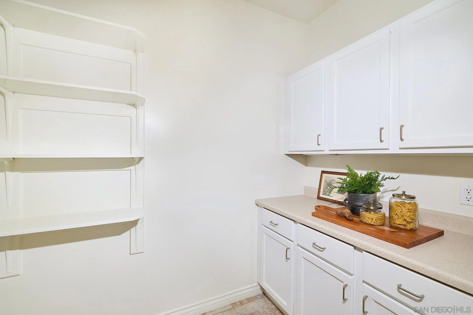 https://cdn.realtyfeed.com/cdn/127/260013695/cd3dff87c4b04f95fa1145acc9c07995.webp