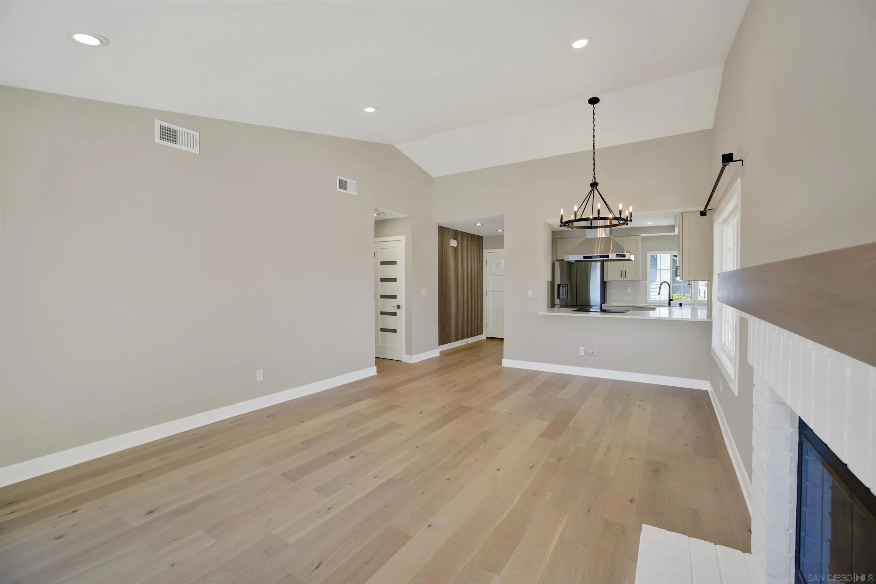 Photo #8: 260013696 Listing: Photo #8