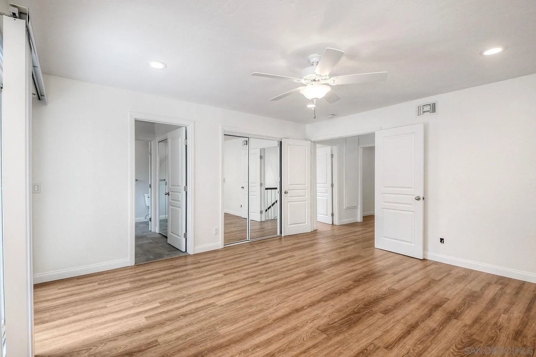 https://cdn.realtyfeed.com/cdn/127/260013701/2aa8333964c9e85cd5cf06343b6eab1a.webp