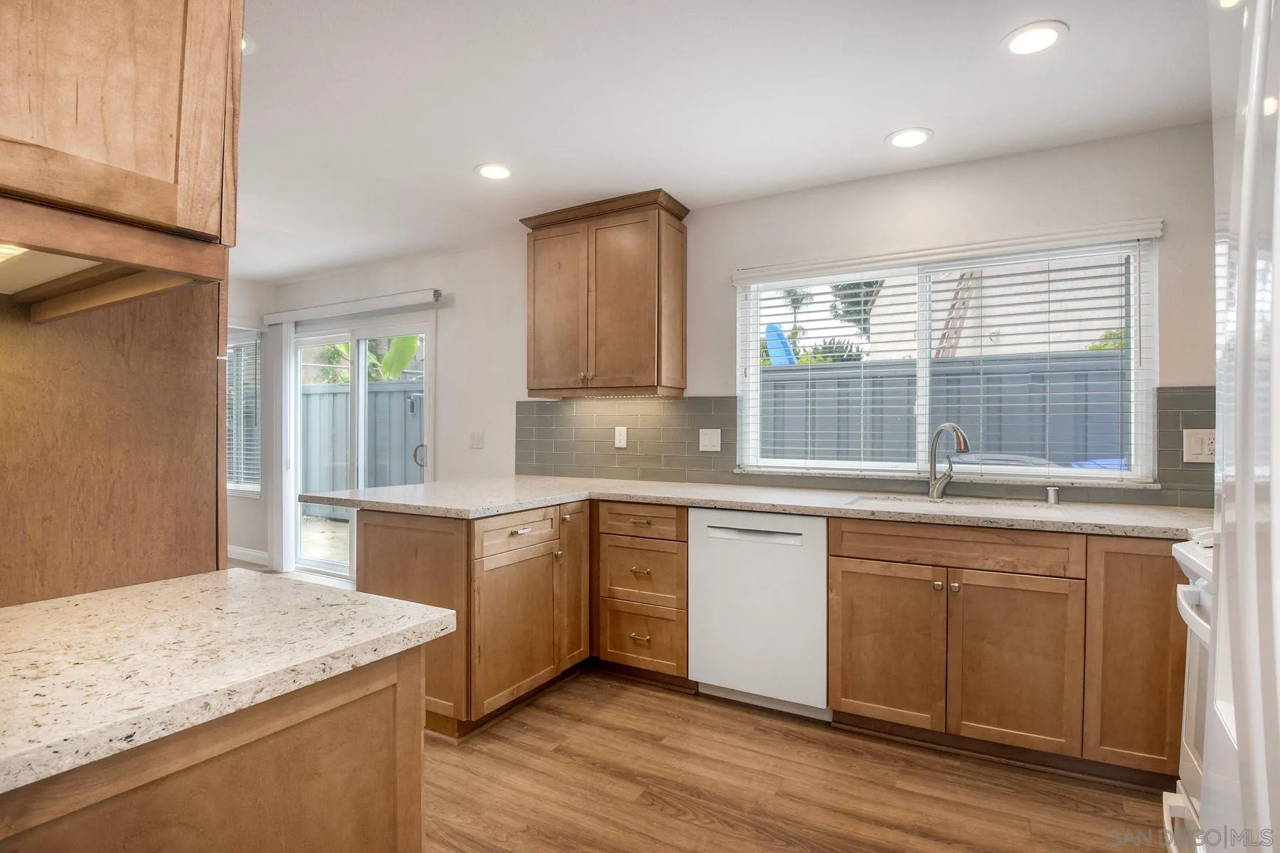 https://cdn.realtyfeed.com/cdn/127/260013701/2b382ca8b950cb6e054e17a3149d8d0f.webp