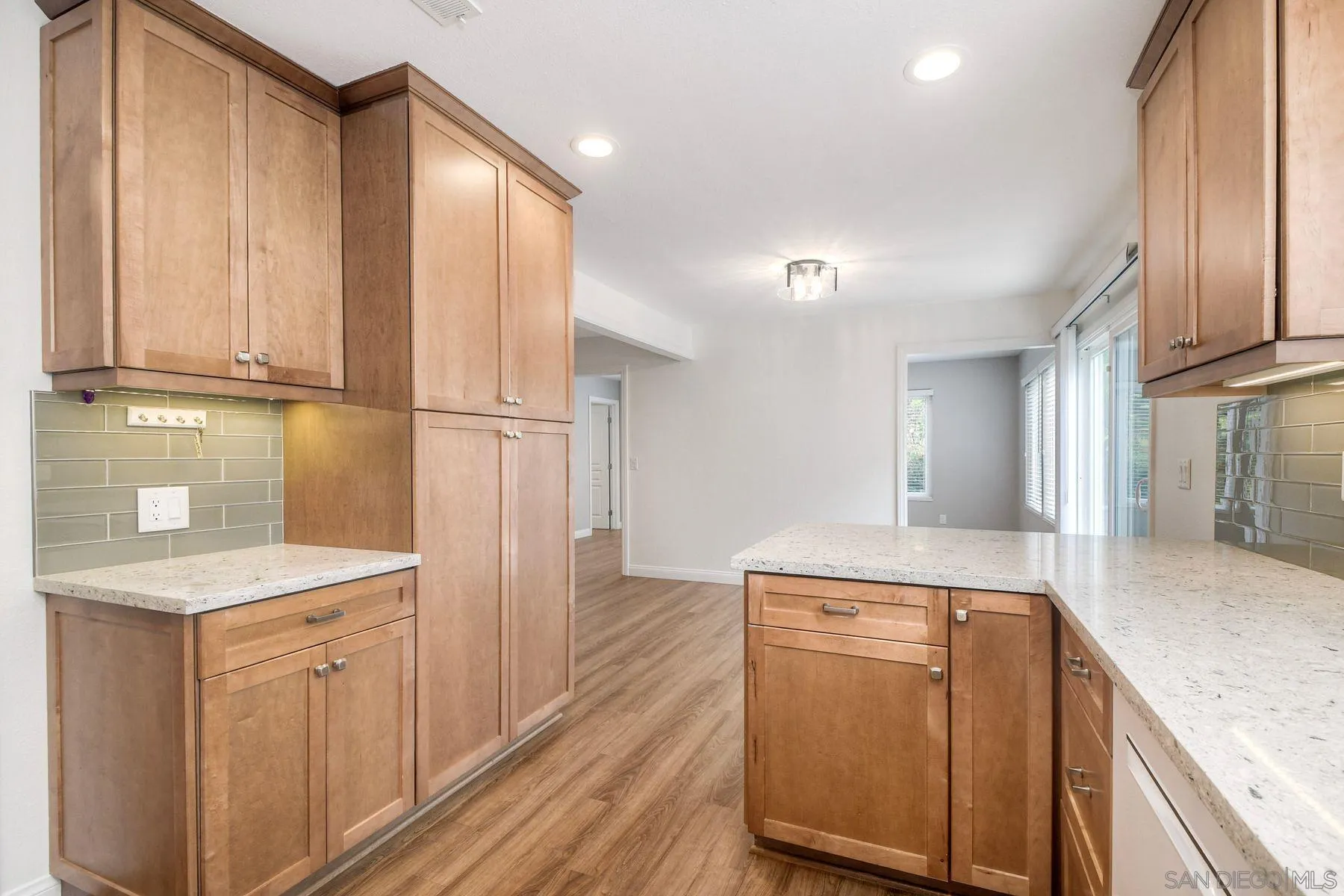 https://cdn.realtyfeed.com/cdn/127/260013701/2fa72d04bec44b4ba9e8ec39e9021edb.webp