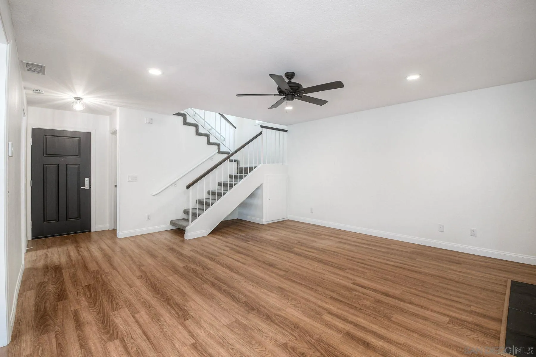 https://cdn.realtyfeed.com/cdn/127/260013701/473956eaf421da2db0c596897c871b38.webp