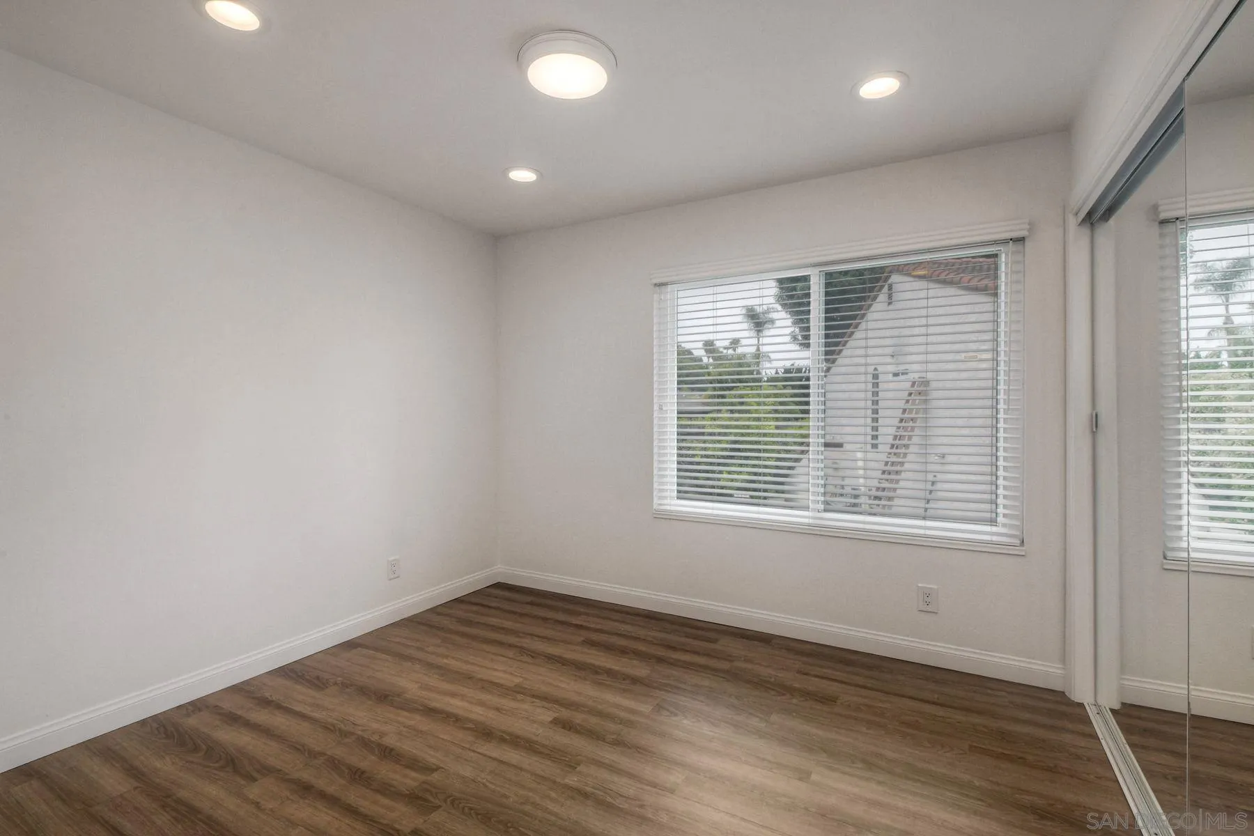 https://cdn.realtyfeed.com/cdn/127/260013701/535504c06b0b1402a9d2637fa5bded59.webp