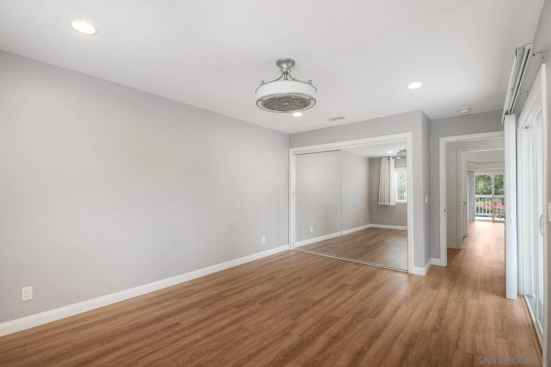 https://cdn.realtyfeed.com/cdn/127/260013701/71f19329bb8fc1d0fee75df5dd4784a1.webp