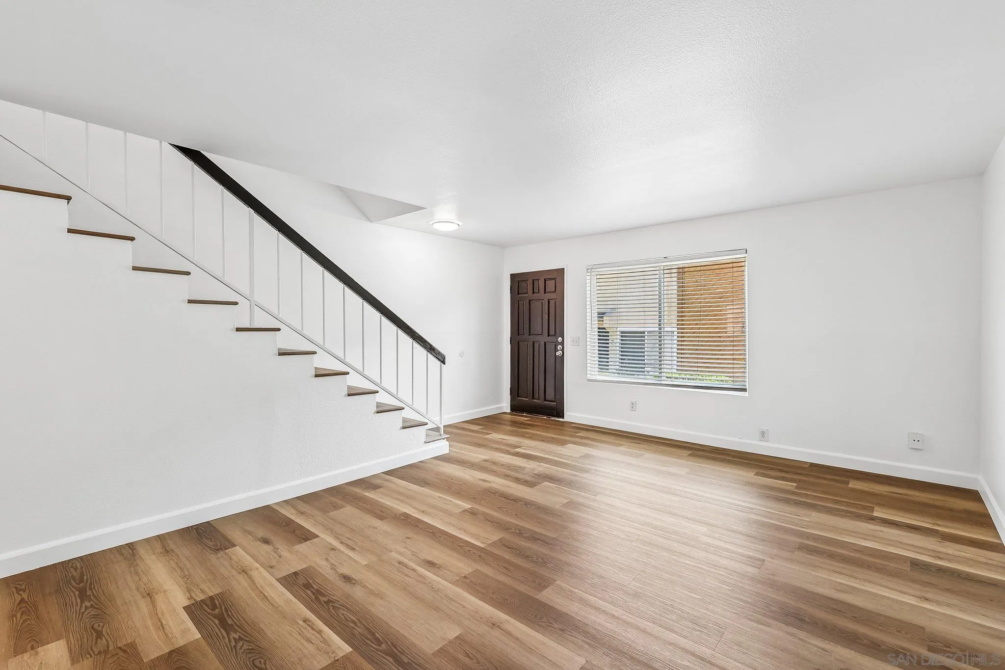 https://cdn.realtyfeed.com/cdn/127/260013706/3b627d7ac471ad16a33db515bfe03f8b.webp