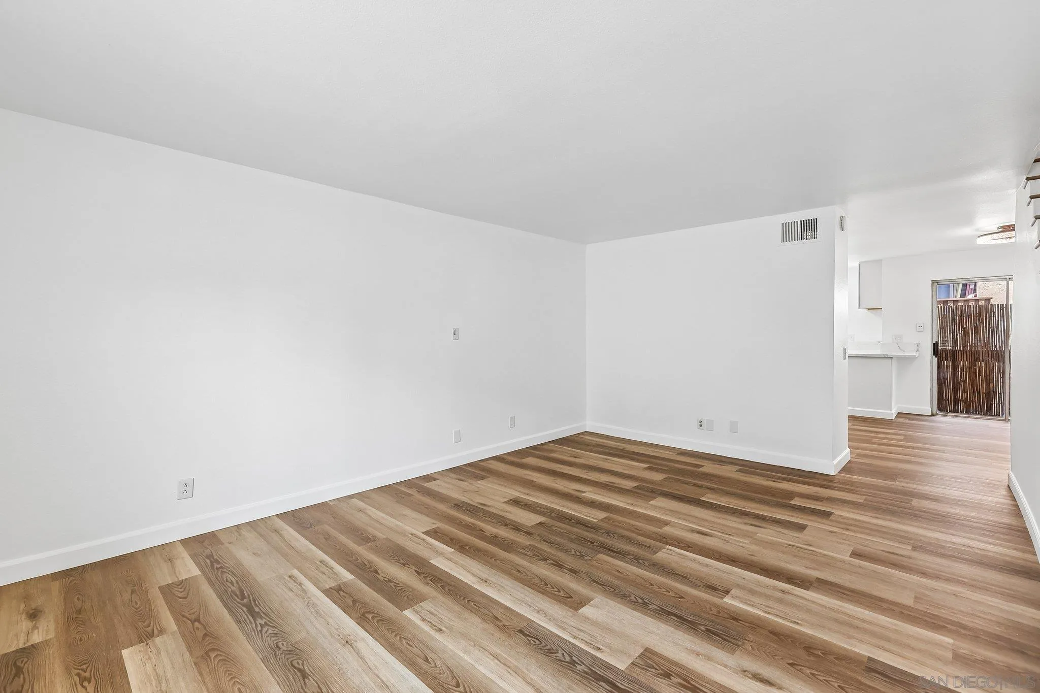 https://cdn.realtyfeed.com/cdn/127/260013706/7f9b4022d70addb898fa852b1d17dc6f.webp