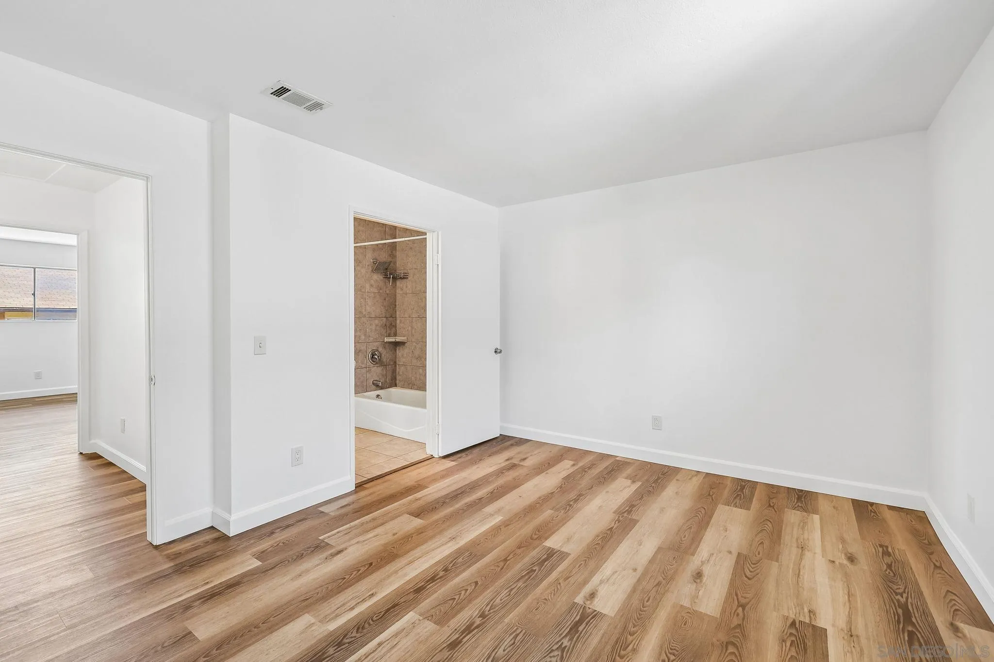 https://cdn.realtyfeed.com/cdn/127/260013706/950e471c529350cd932e57cbd79dbfa6.webp