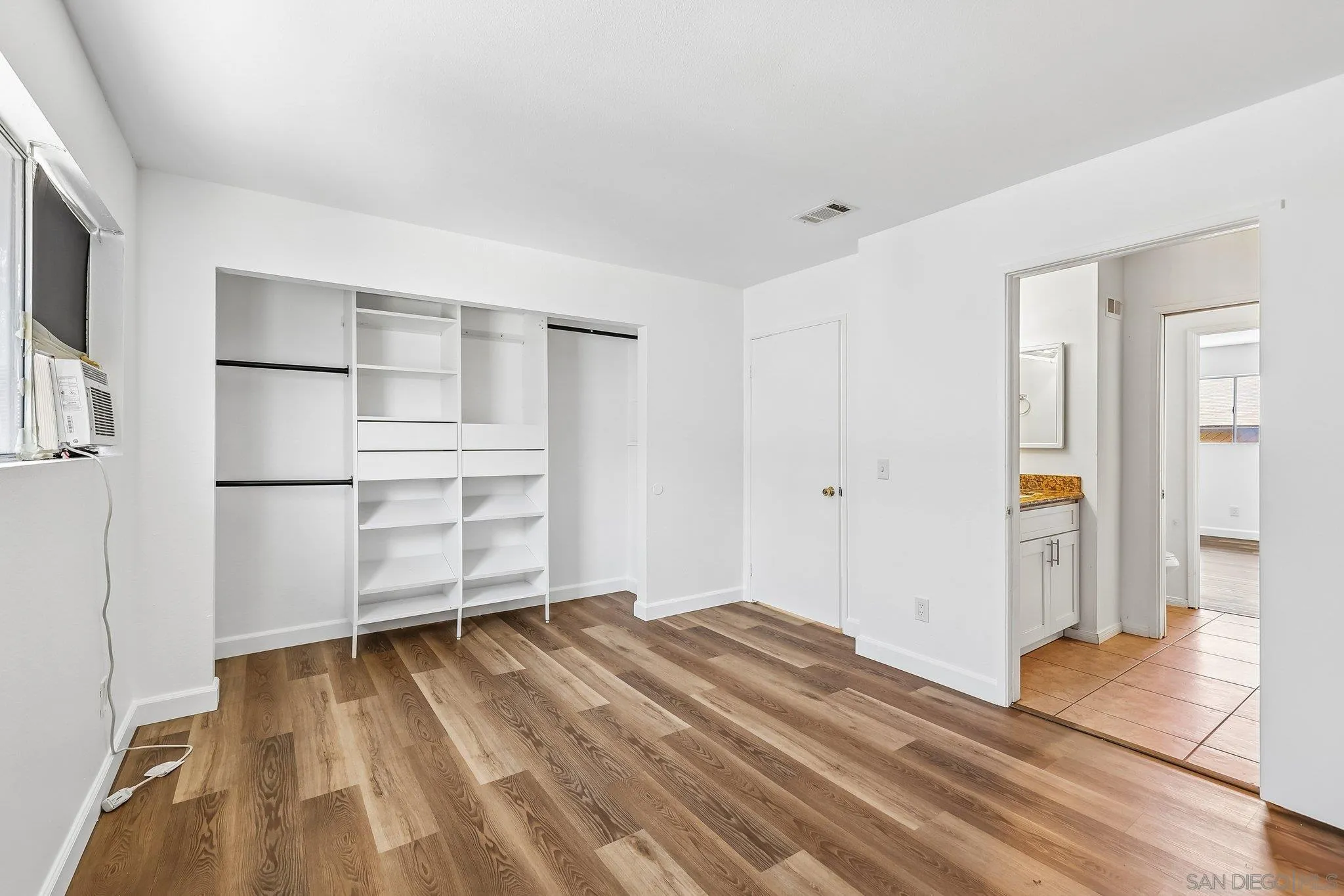 https://cdn.realtyfeed.com/cdn/127/260013706/aa12cc01203c335bd9353637472acc97.webp