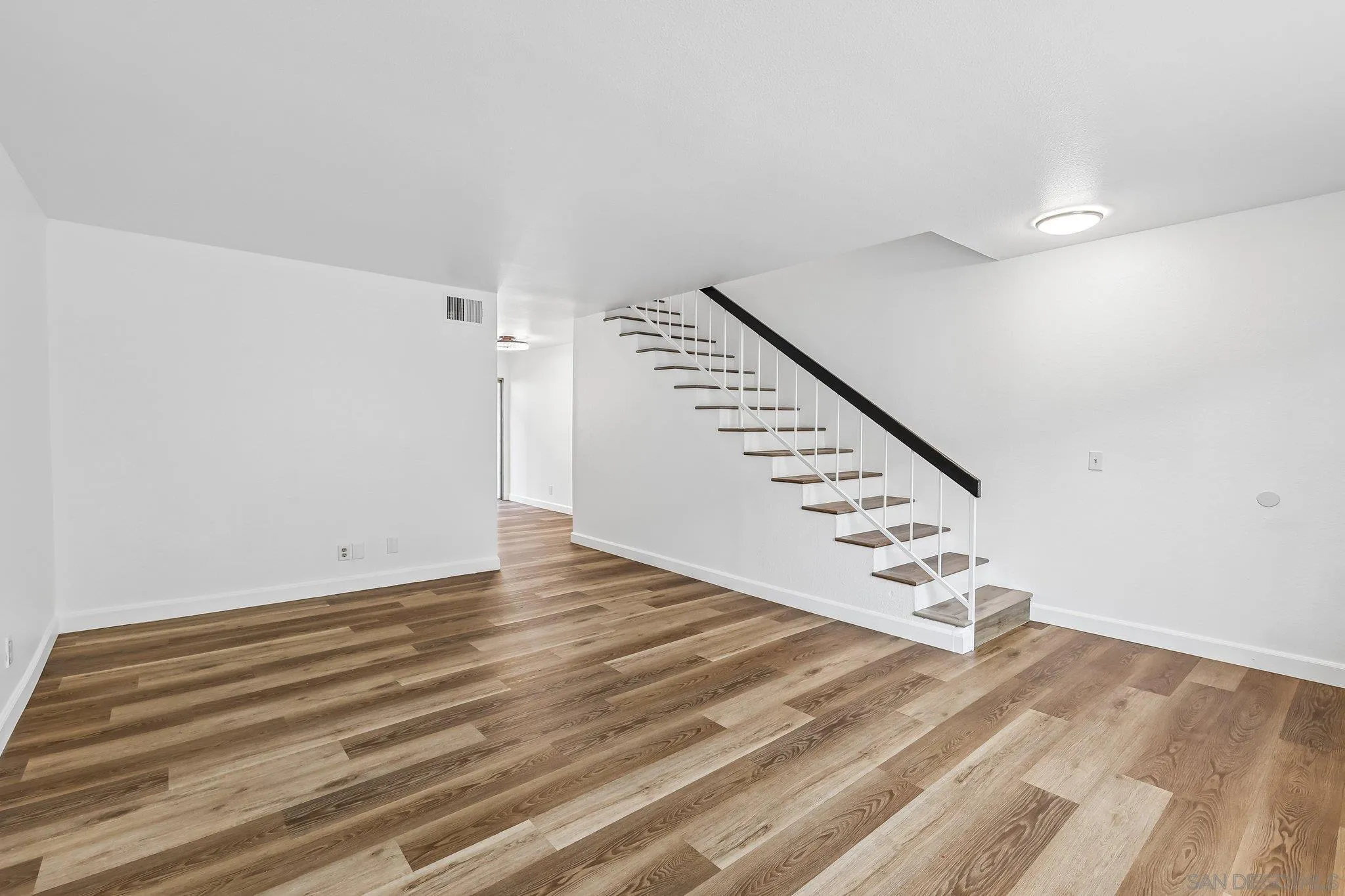 https://cdn.realtyfeed.com/cdn/127/260013706/aa677077045cf6c9224d87004e212625.webp