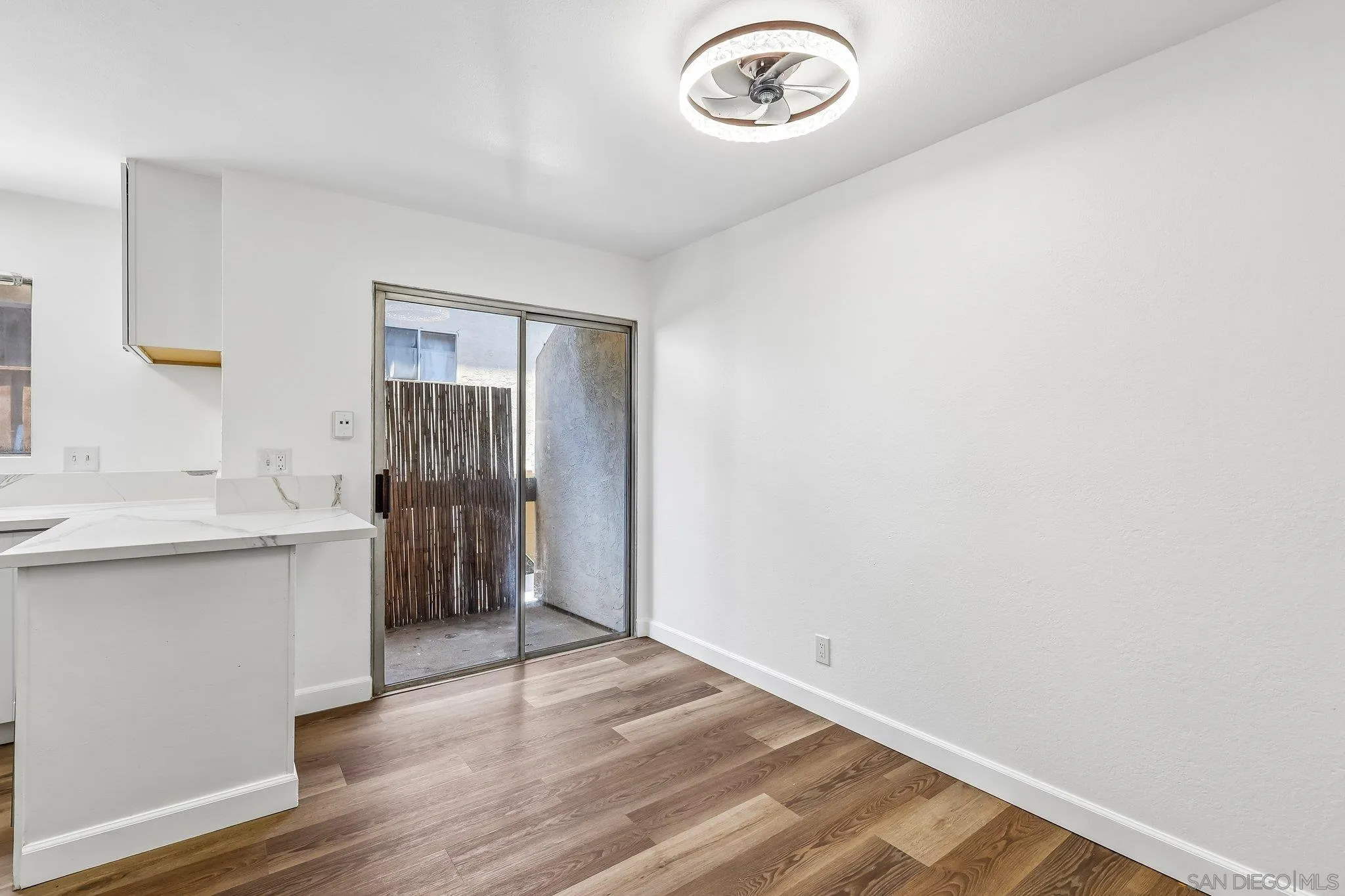 https://cdn.realtyfeed.com/cdn/127/260013706/b129be23fcbd5a47228e3a24a17e7f5c.webp