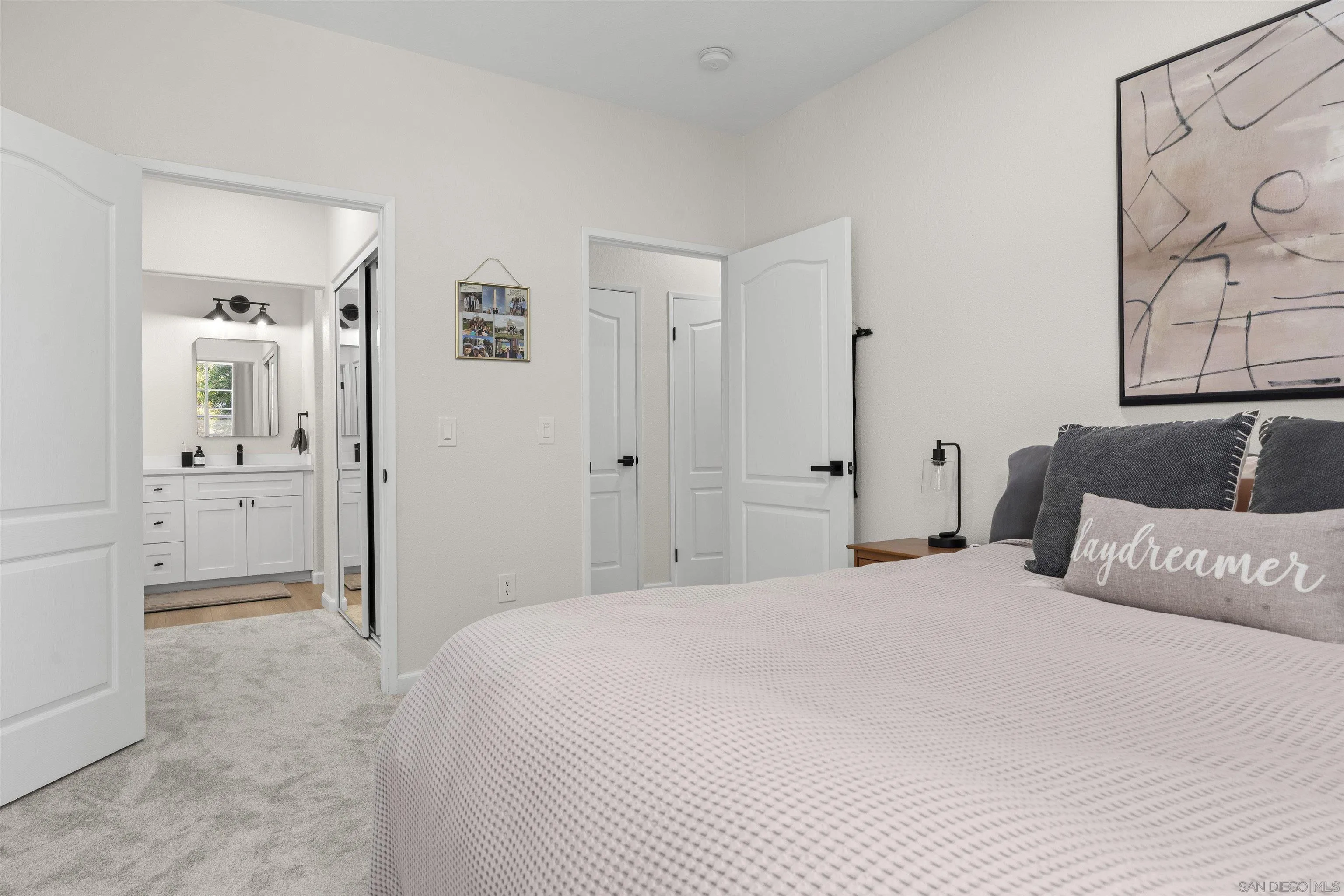 https://cdn.realtyfeed.com/cdn/127/260013712/18e545fcc4ba67648605a1f255674c2d.webp