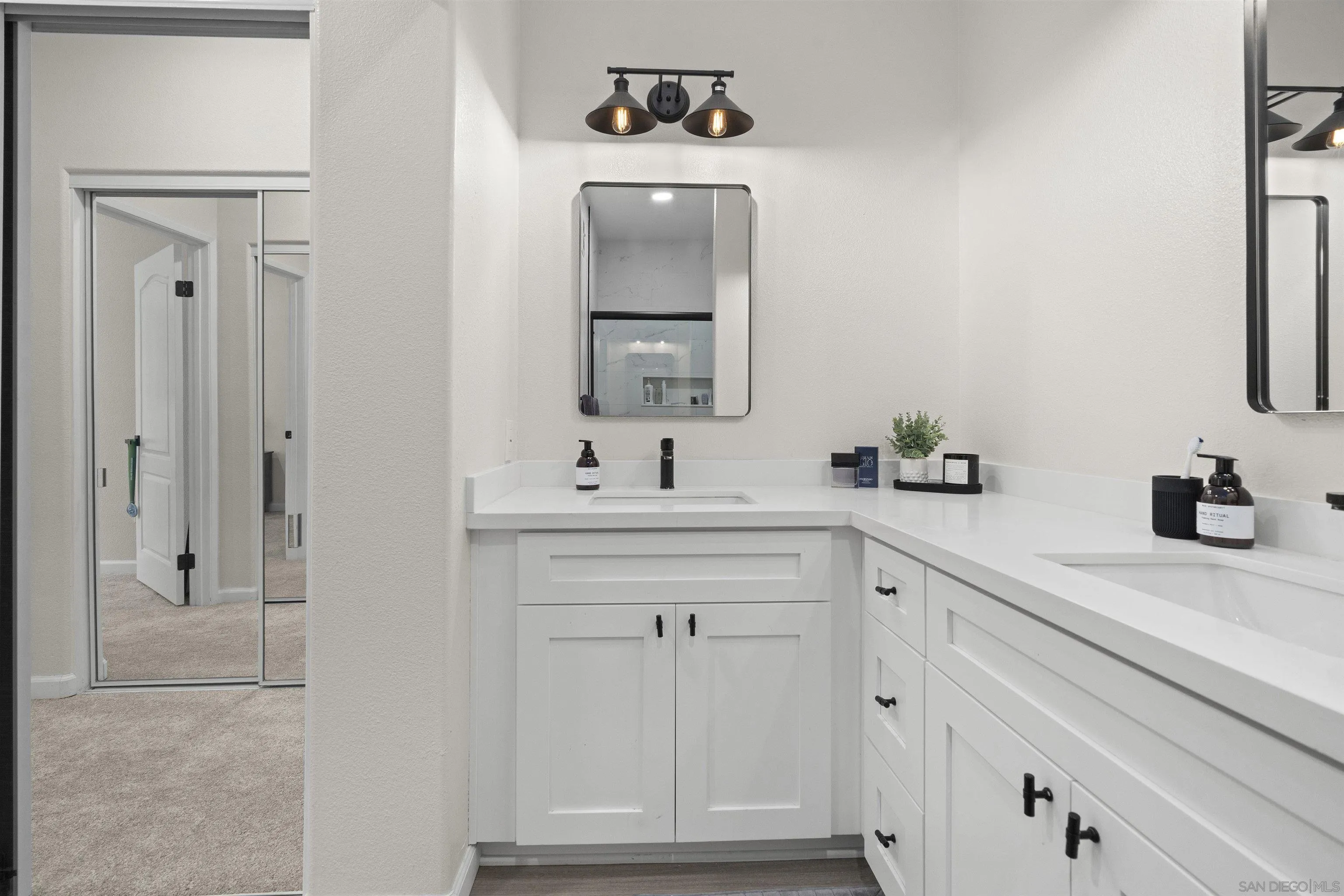 https://cdn.realtyfeed.com/cdn/127/260013712/7670d084c5004b6d2f3c644a660bdc25.webp