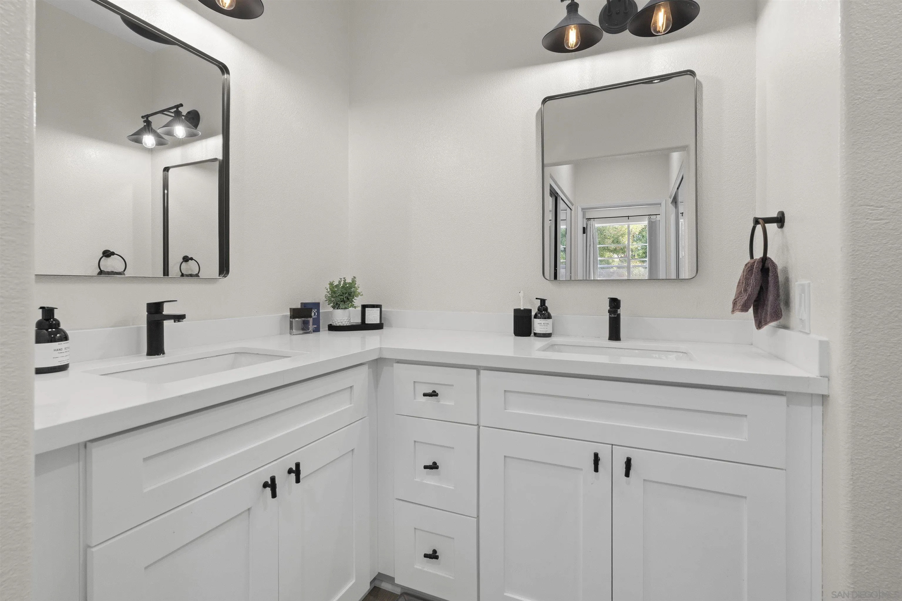 https://cdn.realtyfeed.com/cdn/127/260013712/87f676f1ce6ba75a72a42fbbf81d5be4.webp