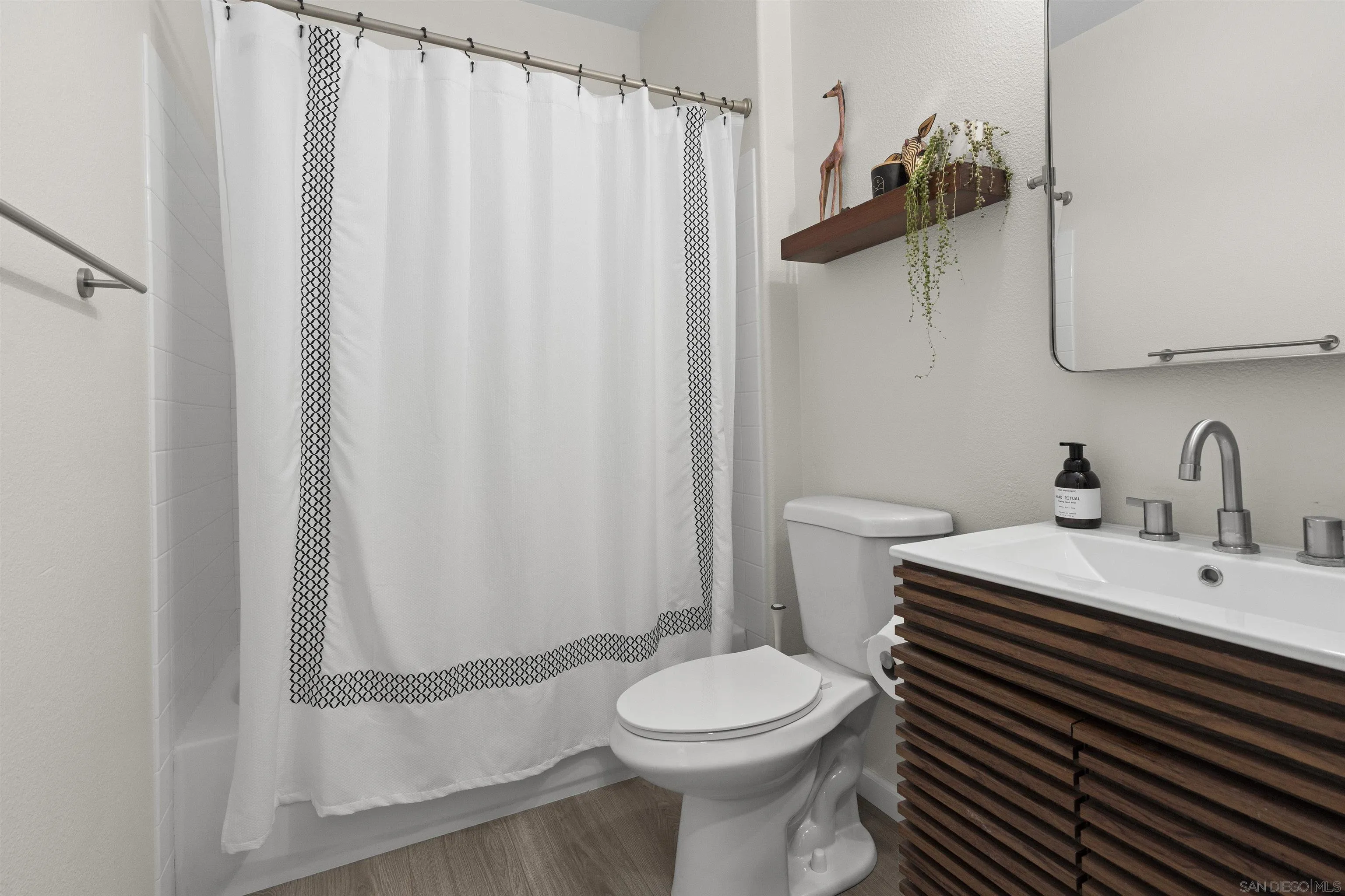 https://cdn.realtyfeed.com/cdn/127/260013712/ad26b15eb8d135fe0896fd4918698a89.webp